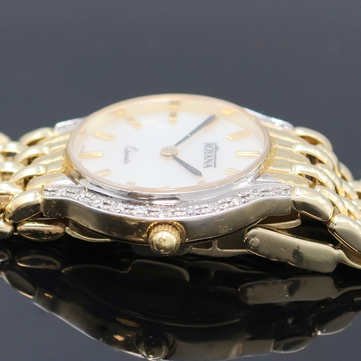 Detail c: ROYANA Armbanduhr in GG 585/000, Schweiz um 1990, quarz, Boden aufgedr., Goldband m. Faltschl., Geh. m. Diamantbesatz, silb. Zifferbl. m. aufges. ...