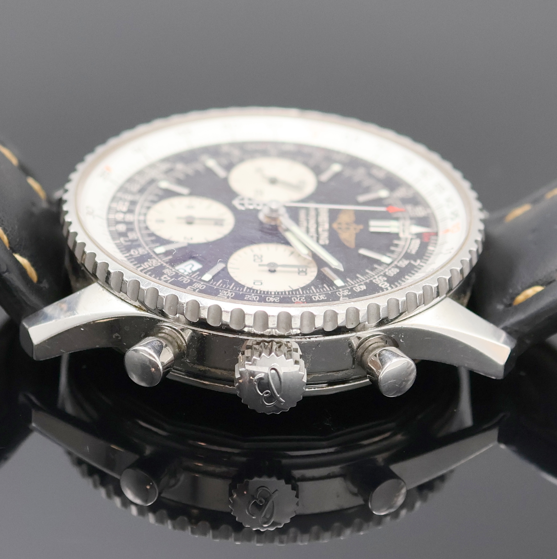 Detail c: BREITLING Navitimer Armbandchronograph Referenz A23322, Schweiz um 2005, Automatik,Boden verschr., orig. Lederband m. Dornschl., schwarzes Zifferbl. ...