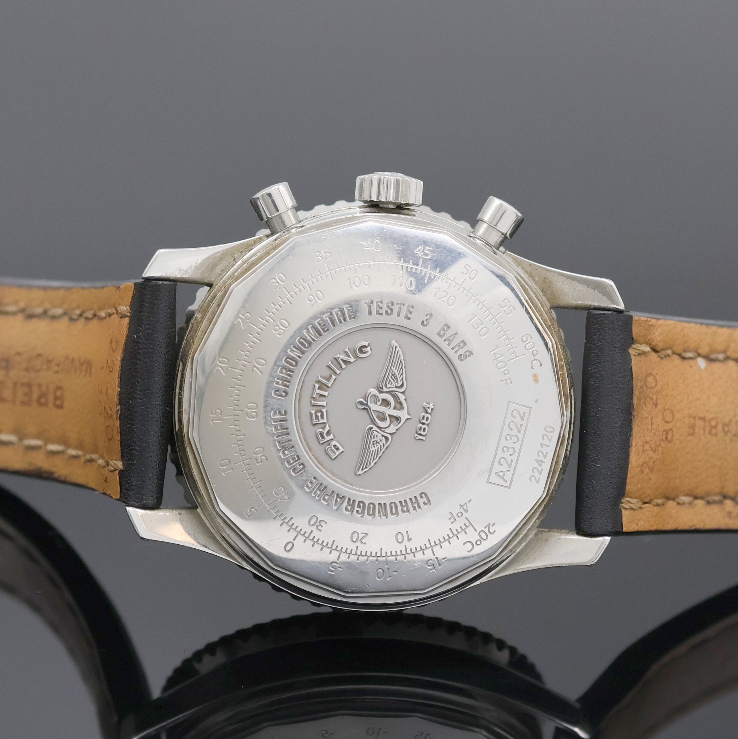 Detail d: BREITLING Navitimer Armbandchronograph Referenz A23322, Schweiz um 2005, Automatik,Boden verschr., orig. Lederband m. Dornschl., schwarzes Zifferbl. ...