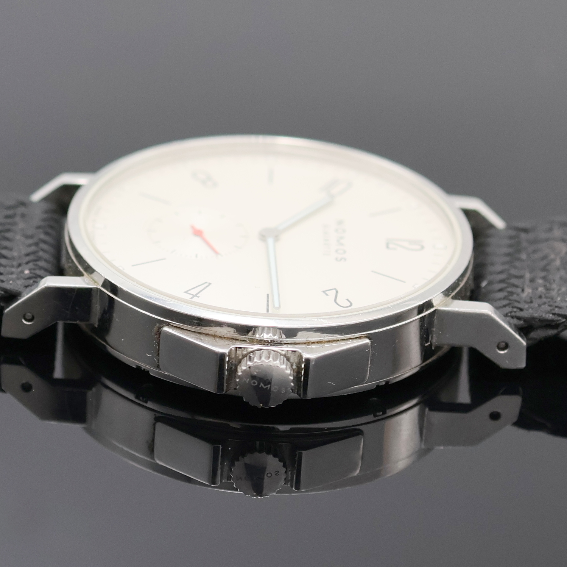 Detail c: NOMOS Herrenarmbanduhr Modell Ahoi, Deutschland um 2019, Automatik, beids. vergl. Edelstahlgeh., Boden u. Krone verschr., orig. Textilband m. ...