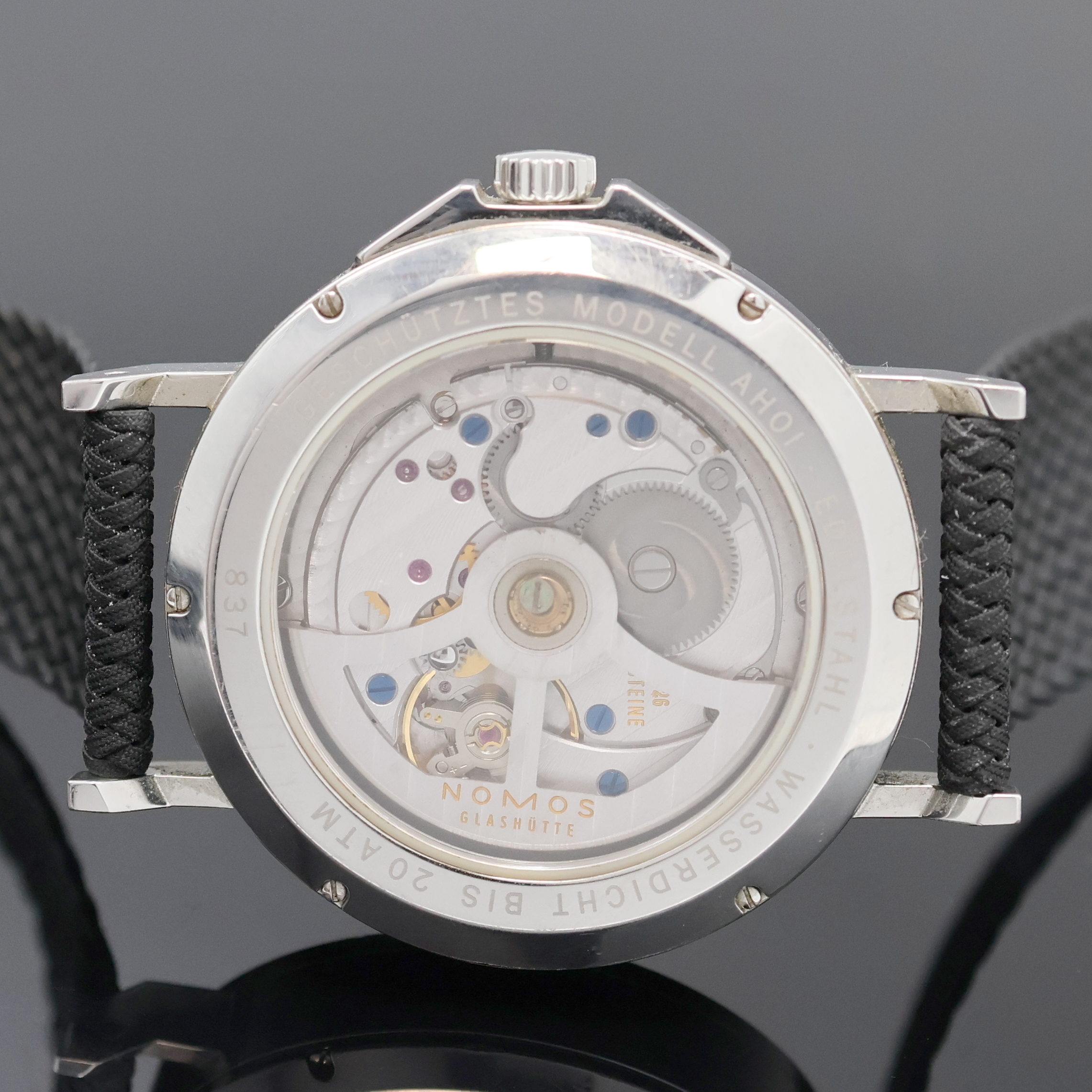 Detail d: NOMOS Herrenarmbanduhr Modell Ahoi, Deutschland um 2019, Automatik, beids. vergl. Edelstahlgeh., Boden u. Krone verschr., orig. Textilband m. ...