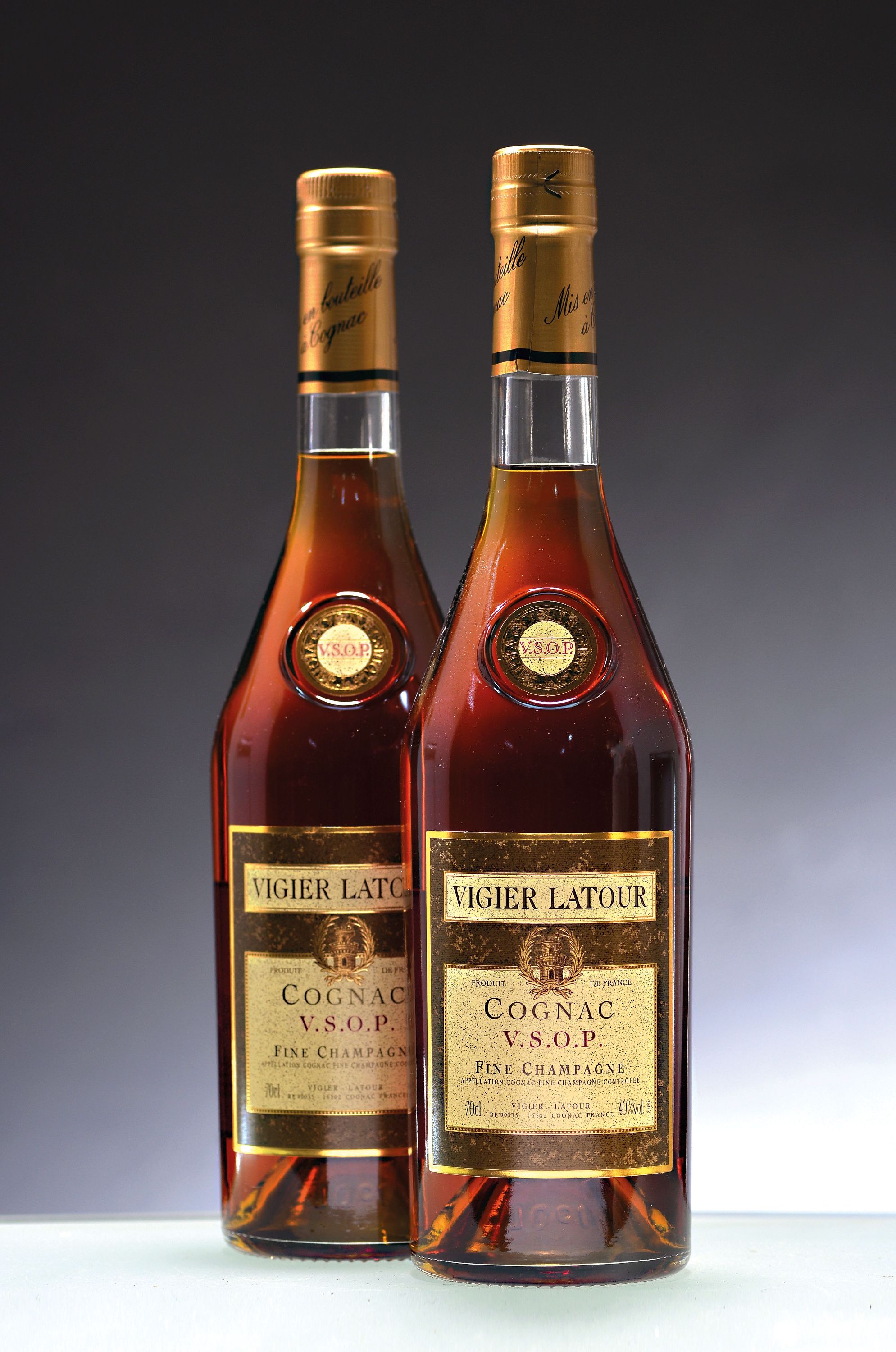 Image 26980280 - 2 Flaschen Vigier Latour V.S.O.P. Fine Champagne Cognac, ca. 70cl, 40%Vol., je in orig. ...