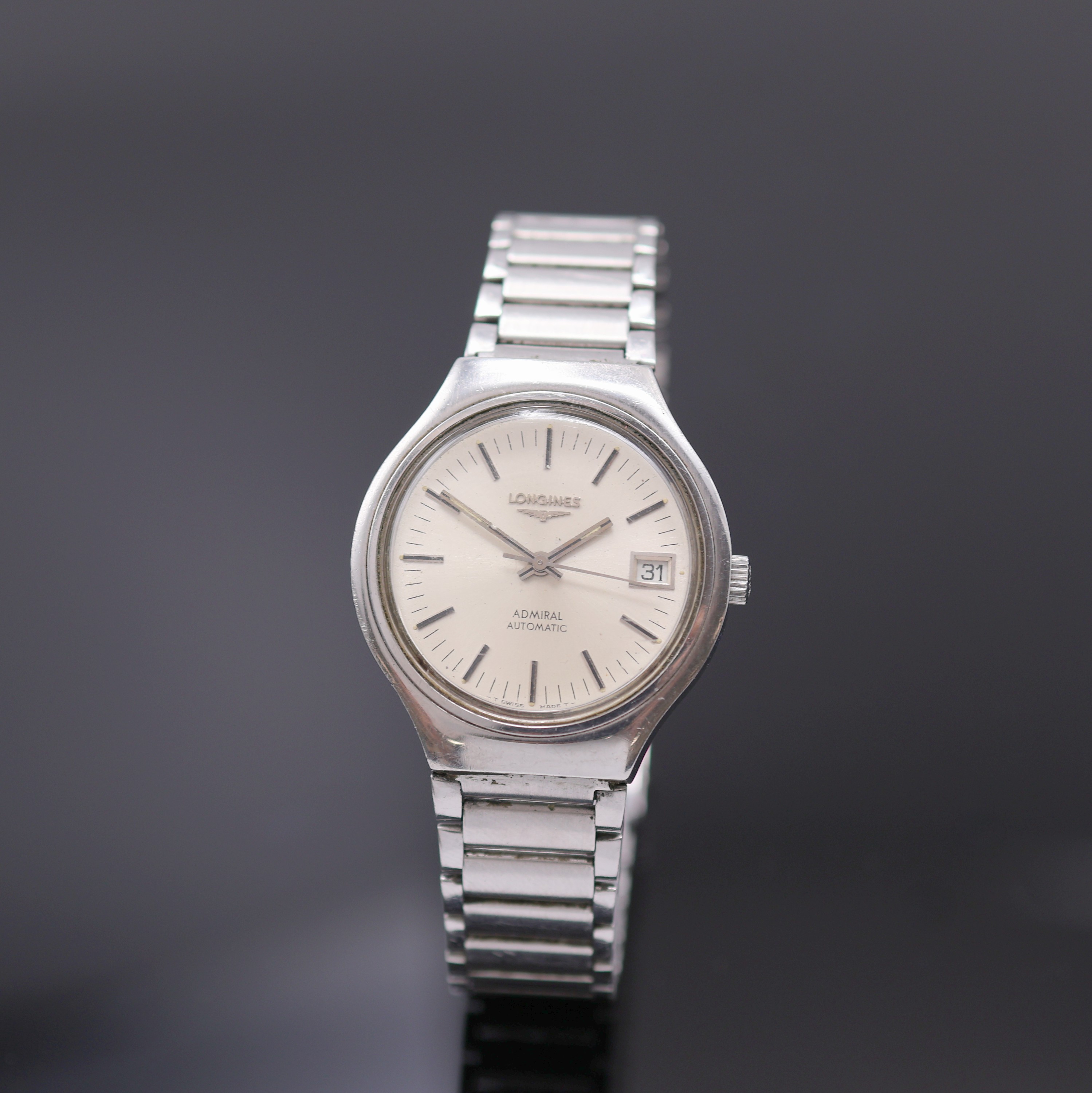 LONGINES Admiral Herrenarmbanduhr in Stahl, Schweiz um 1975, Automatik, verschr. Geh. am orig. Stahlband, orig. Krone, silb. Zifferbl., silb. Indizes ...