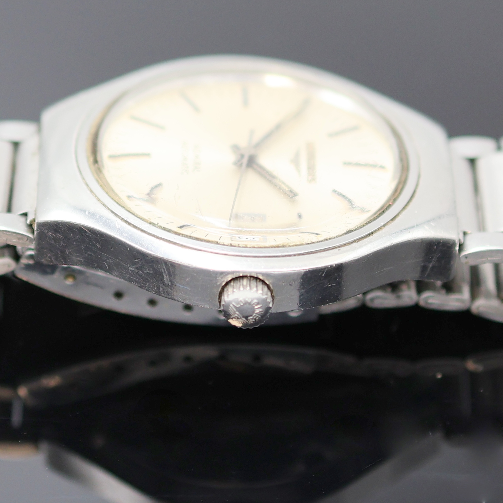 Detail c: LONGINES Admiral Herrenarmbanduhr in Stahl, Schweiz um 1975, Automatik, verschr. Geh. am orig. Stahlband, orig. Krone, silb. Zifferbl., silb. Indizes ...