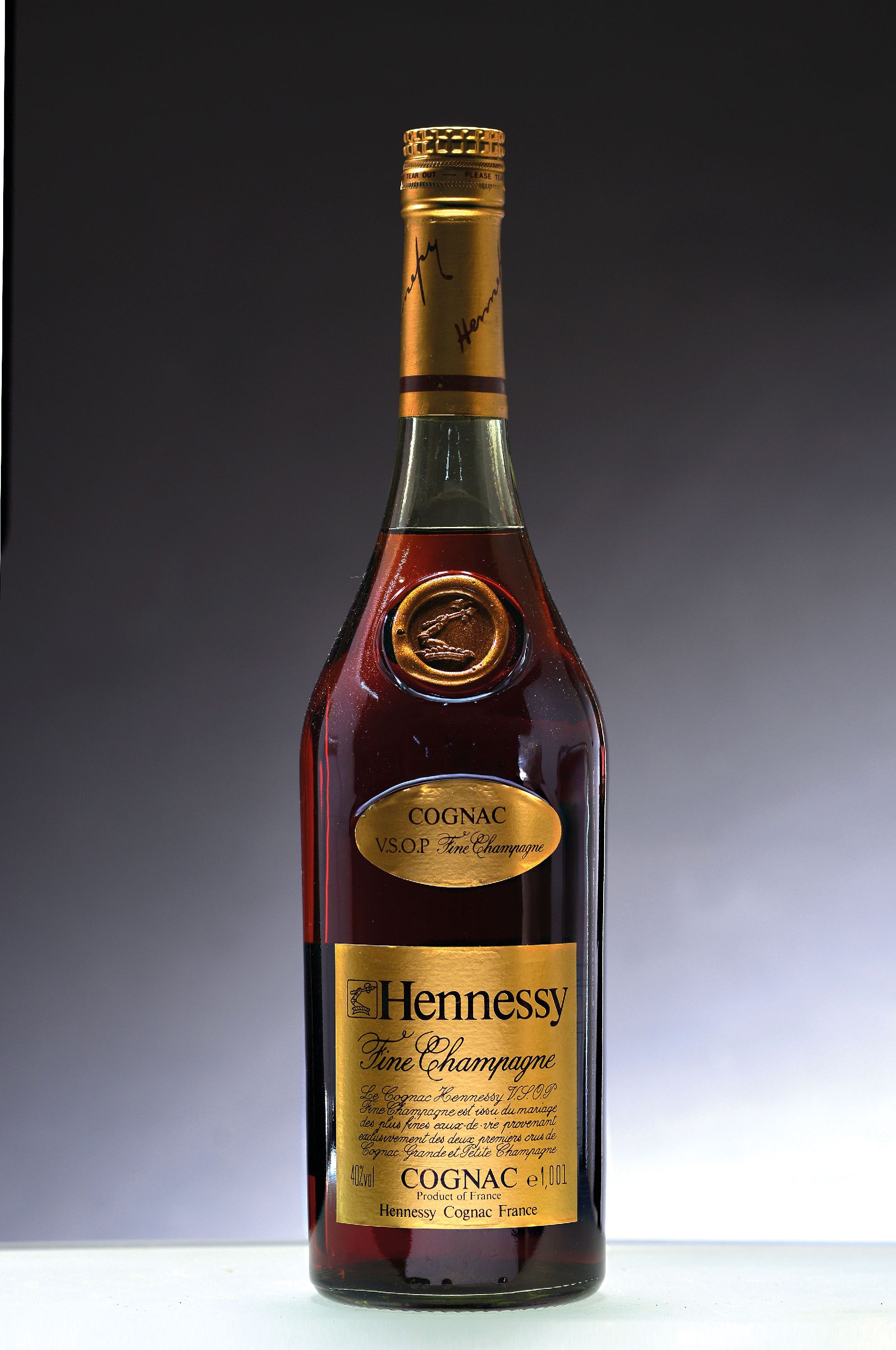 Image 26980287 - 1 Flasche Hennessy V.S.O.P. Fine Champagne Cognac, ca. 1L, 40%Vol., in orig. Karton