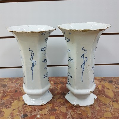 26980220c - Paar Vasen, Delft, 18. Jh., Marke: De 3 Klokken, Fayence, blaue Blumenmalerei, mit ...