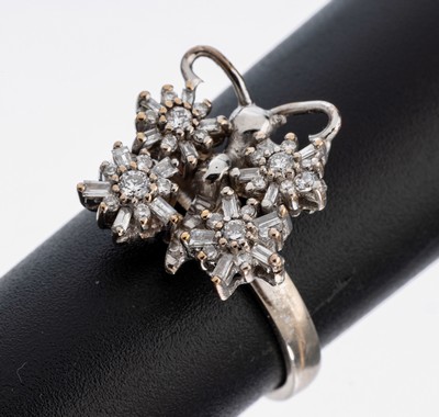 Image 26980224 - 14 kt Gold Diamant-Ring, WG 585/000 gepr., Ringkopf in Form eines Schmetterlings, 25 ...