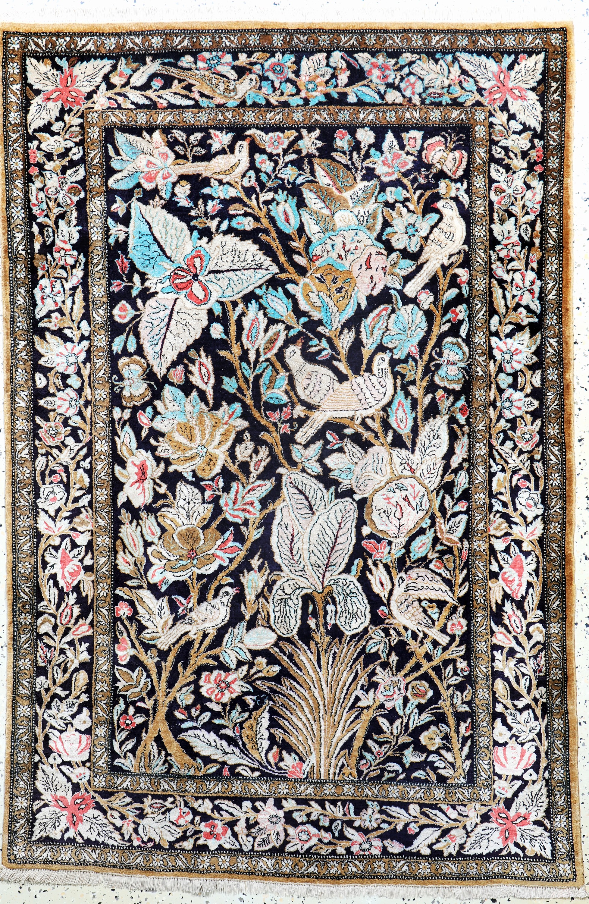 Ghom Seide wohl"Shakeri", Persien, Anfang 20.Jhd, reine Naturseide, ca. 155 x 105 cm, EHZ: 2(Fransen erneuert).