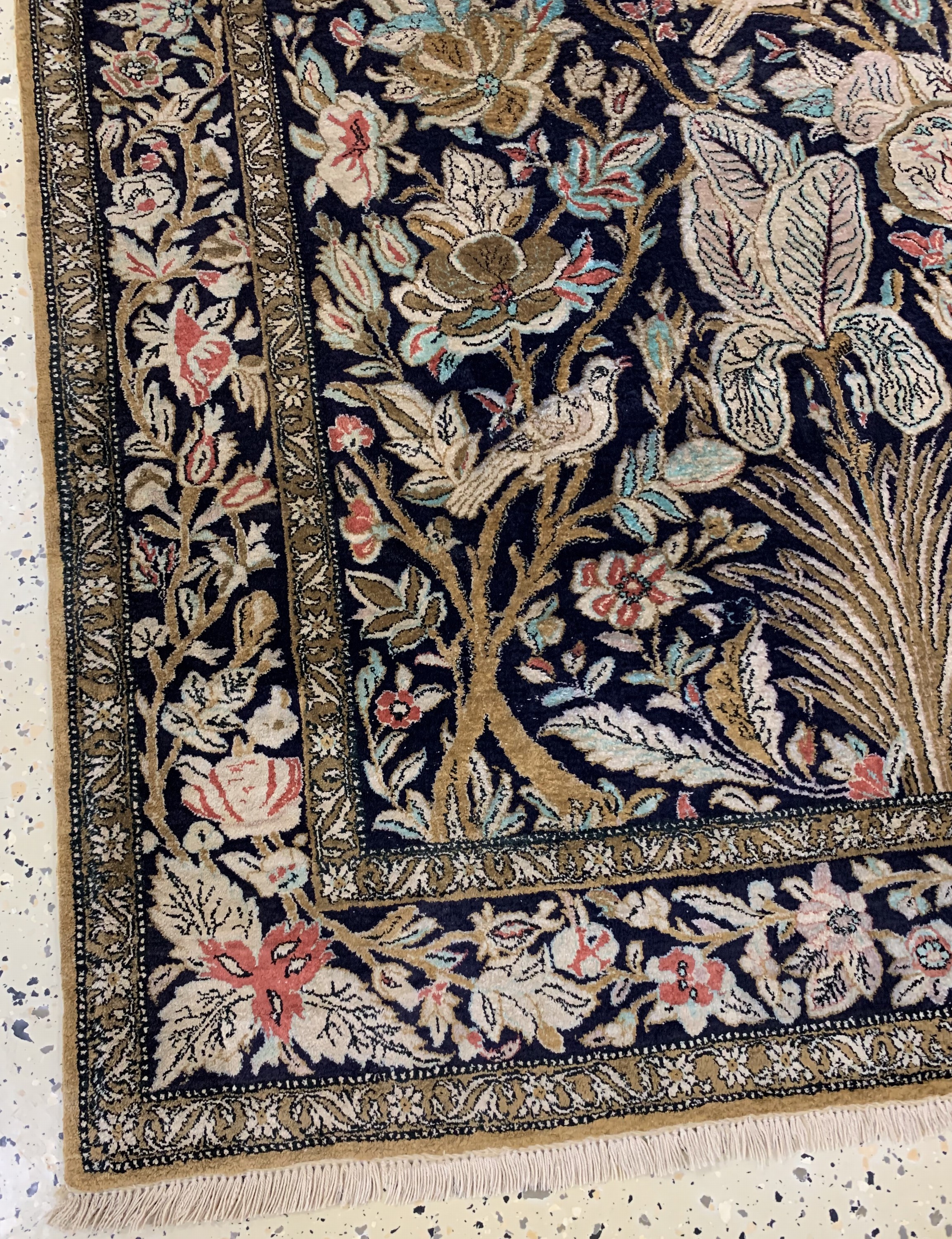 Detail c: Ghom Seide wohl"Shakeri", Persien, Anfang 20.Jhd, reine Naturseide, ca. 155 x 105 cm, EHZ: 2(Fransen erneuert).