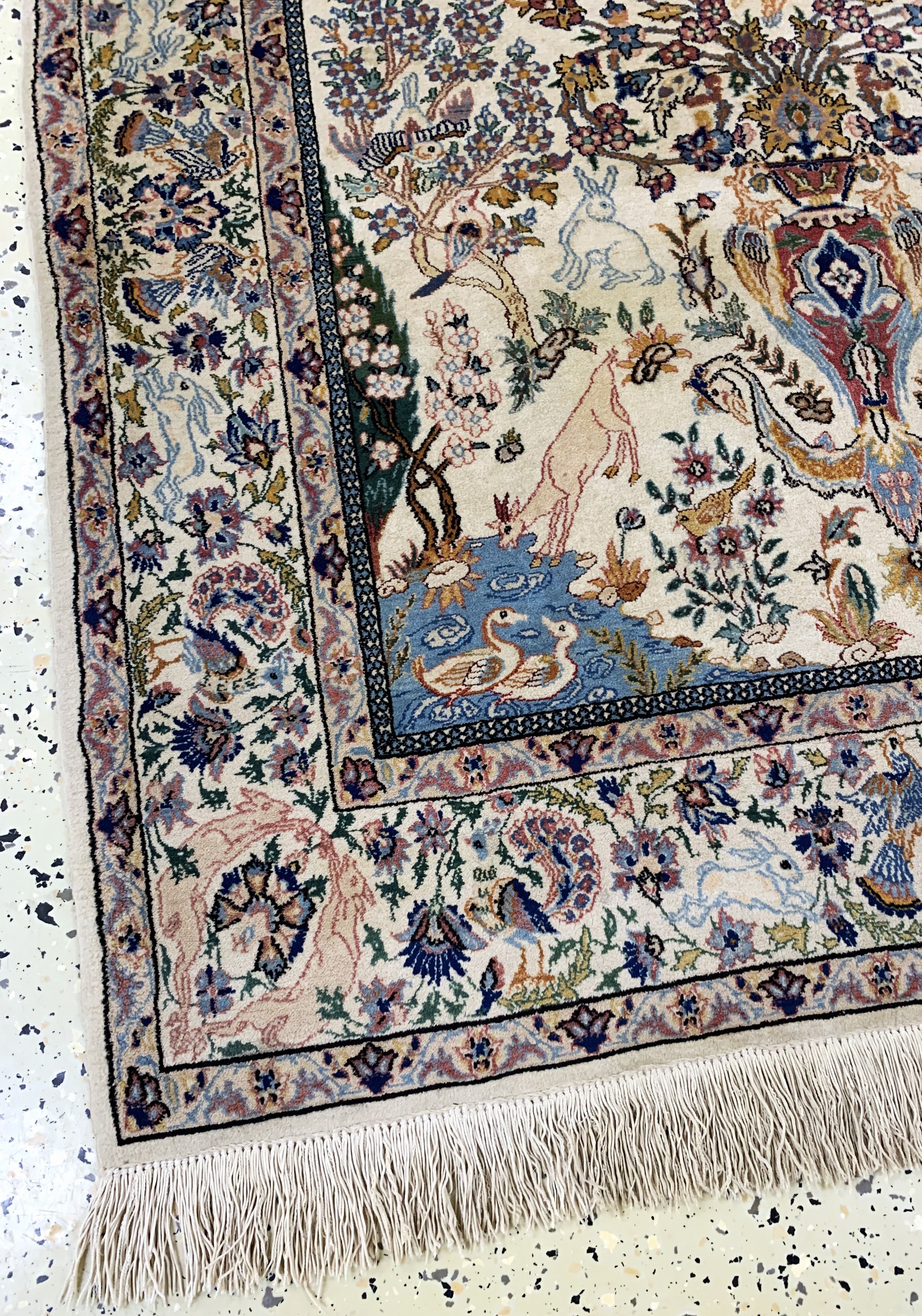 Detail b: Esfahan fein alt, Persien, Mitte 20.Jhd, Korkwolle auf Seide, ca. 160 x 110 cm, ca. 1,0Mio. Kn/qm, EHZ: 2(Fransen erneuert).