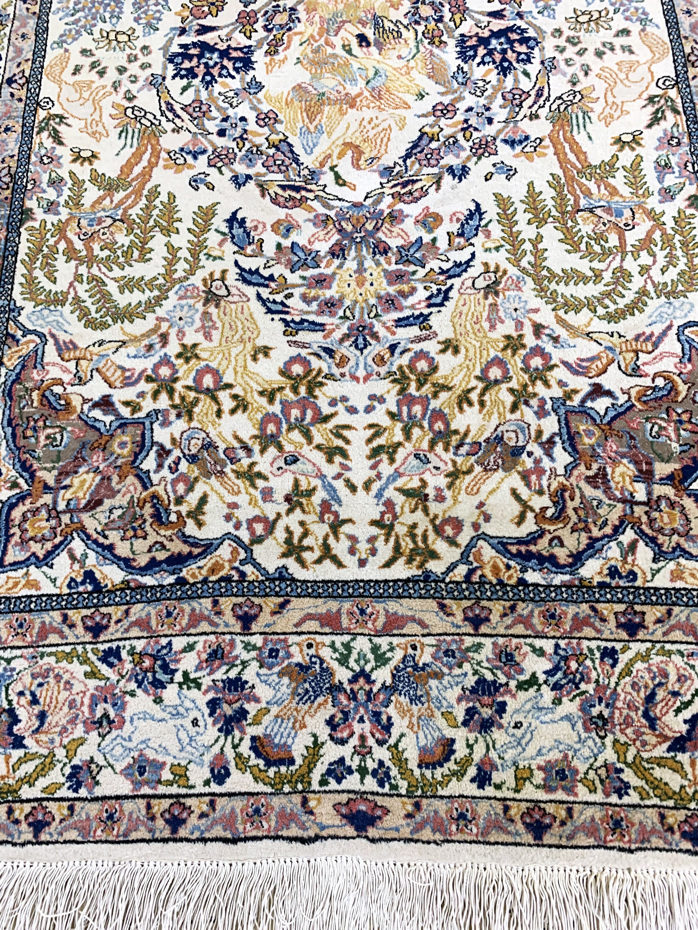 Detail f: Esfahan fein alt, Persien, Mitte 20.Jhd, Korkwolle auf Seide, ca. 160 x 110 cm, ca. 1,0Mio. Kn/qm, EHZ: 2(Fransen erneuert).