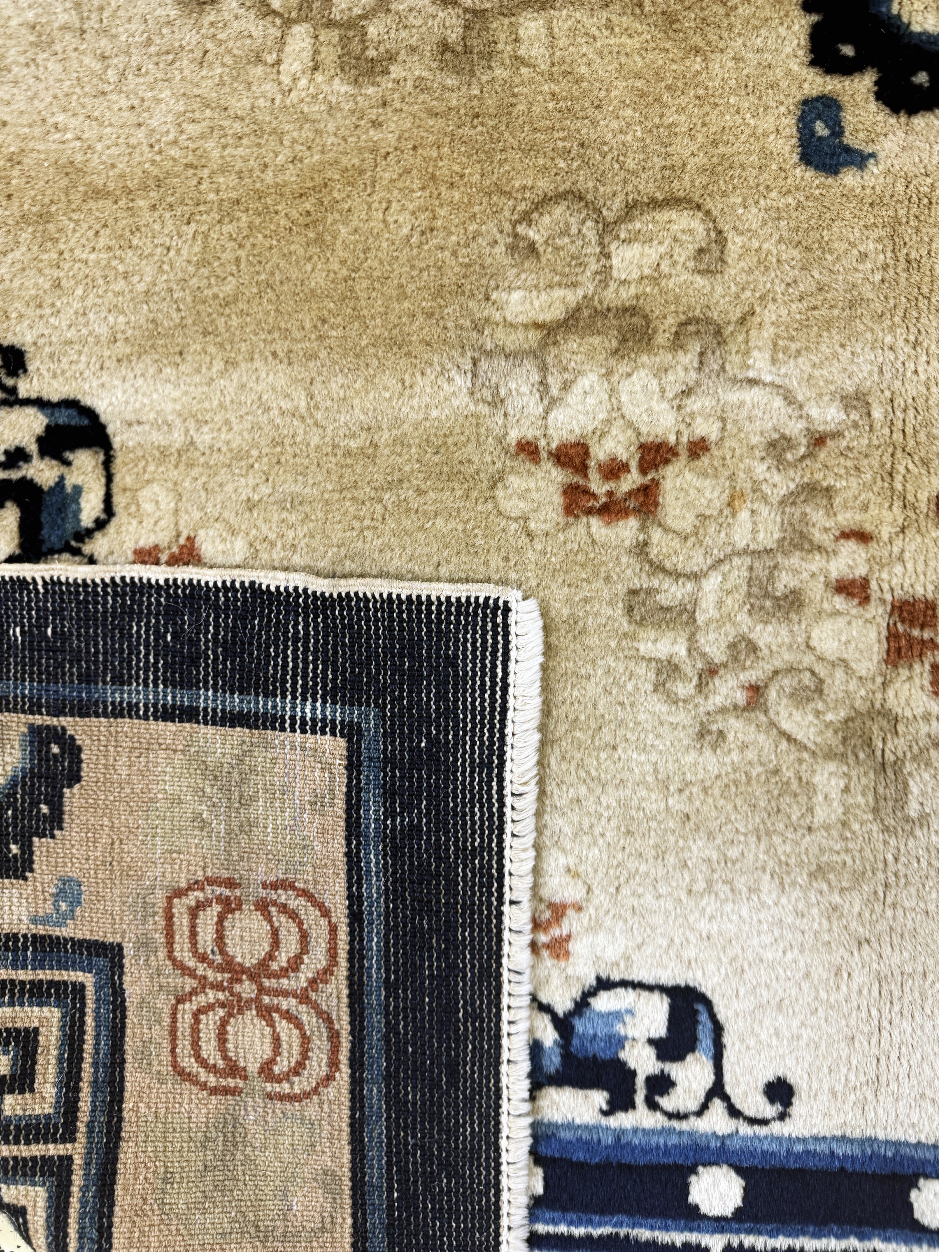 Detail e: Peking alt, China, Mitte 20.Jhd, Wolle auf Baumwolle, ca. 213 x 128 cm, gereinigt, EHZ: 2
