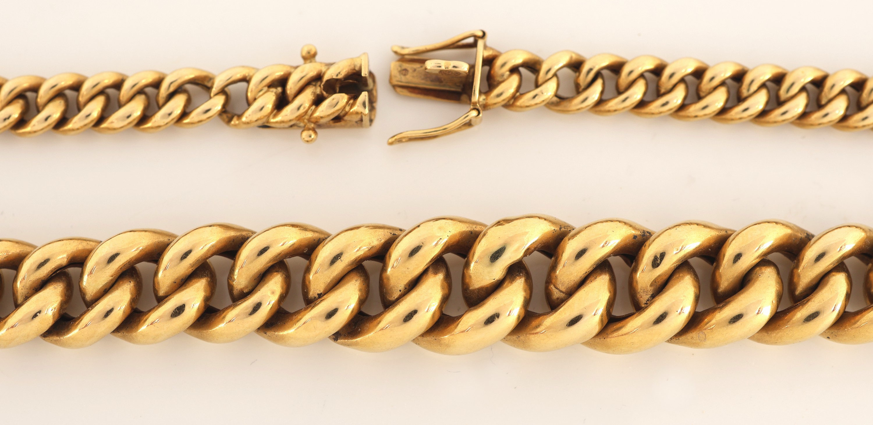 Detail a: 18 kt Gold Collier, GG 750/000, Glieder im Verlauf, hohl gearbeitet, L. ca. 47 cm, Kastenschloss mit 2 Sicherheitsachten, ca. 34.7 g
