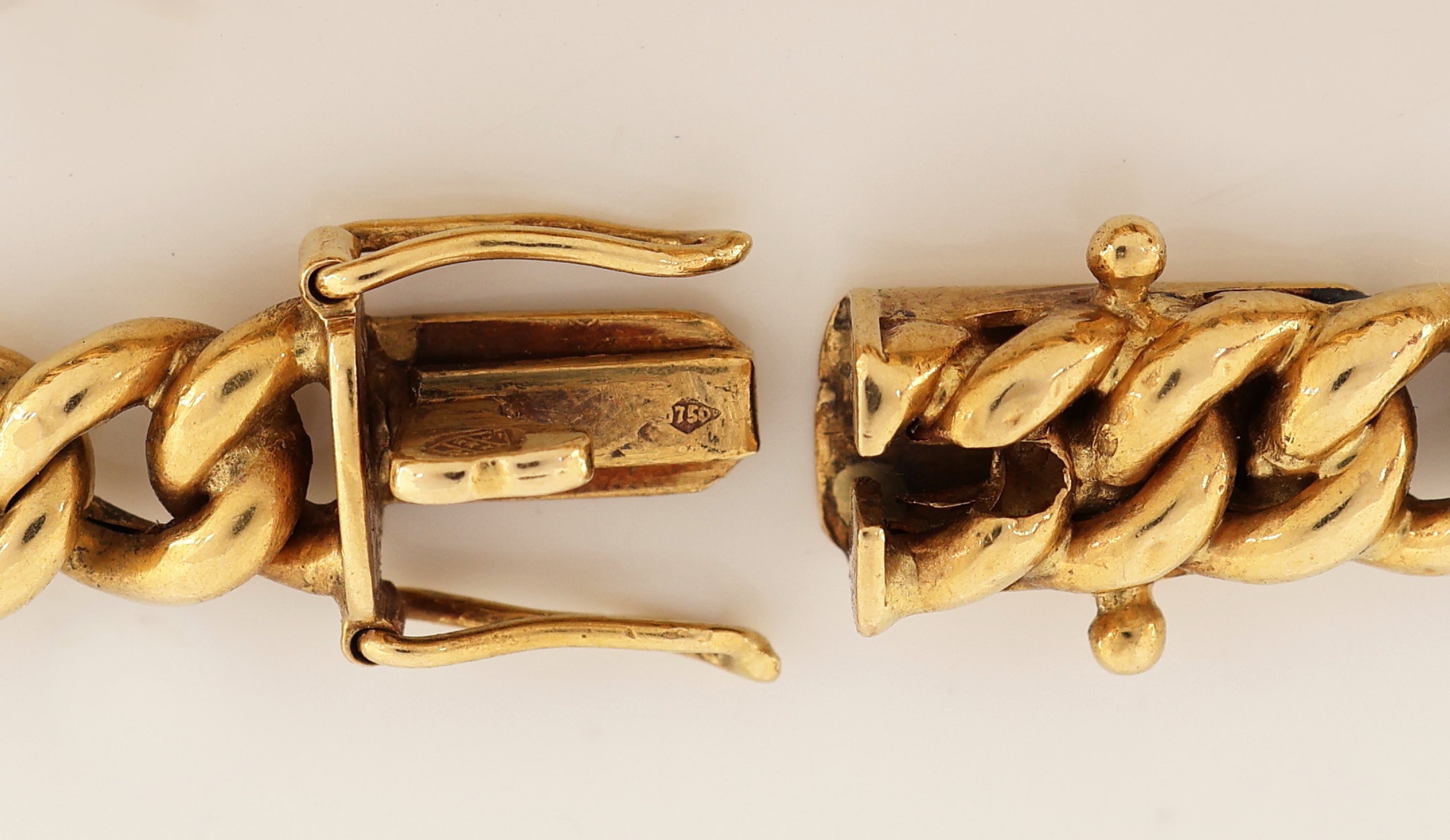 Detail b: 18 kt Gold Collier, GG 750/000, Glieder im Verlauf, hohl gearbeitet, L. ca. 47 cm, Kastenschloss mit 2 Sicherheitsachten, ca. 34.7 g