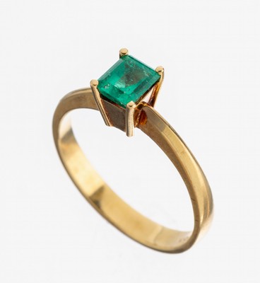 Image 26980370 - 18 kt Gold Smaragd-Ring, GG 750/000, Smaragd im Treppenschliff ca. 0.70 ct, RW 53, ca. ...