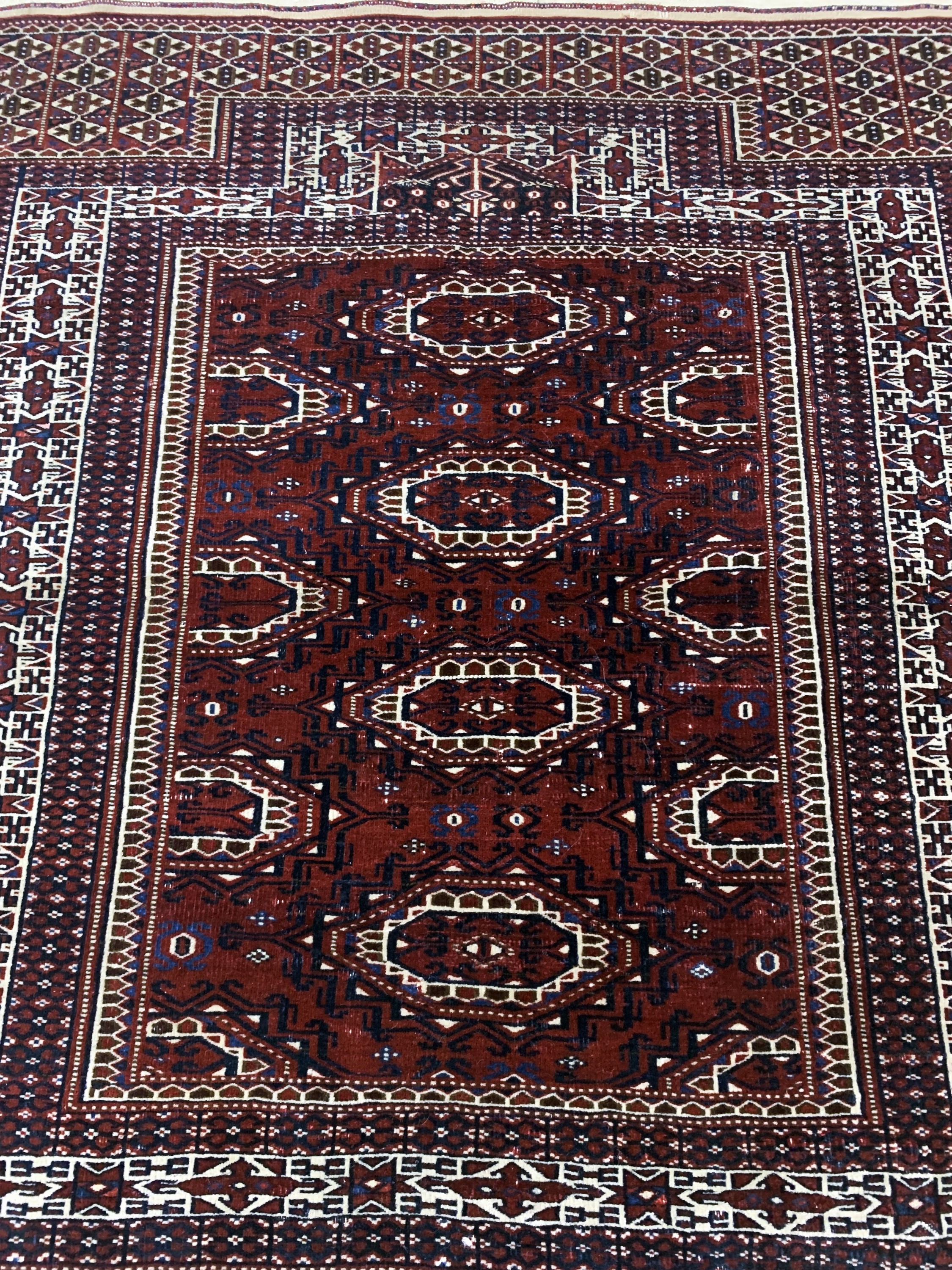 Detail b: Yomud"Gebetsteppich"antik, Turkmenistan, 19.Jhd, Wolle auf Wolle, ca. 120 x 105 cm, EHZ: 2