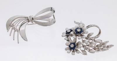 Image 26980600 - Konvolut 2 Broschen, 1 x WG 750/000, abstrakt floral, 18 rundfacett. Saphire zus. ca. ...