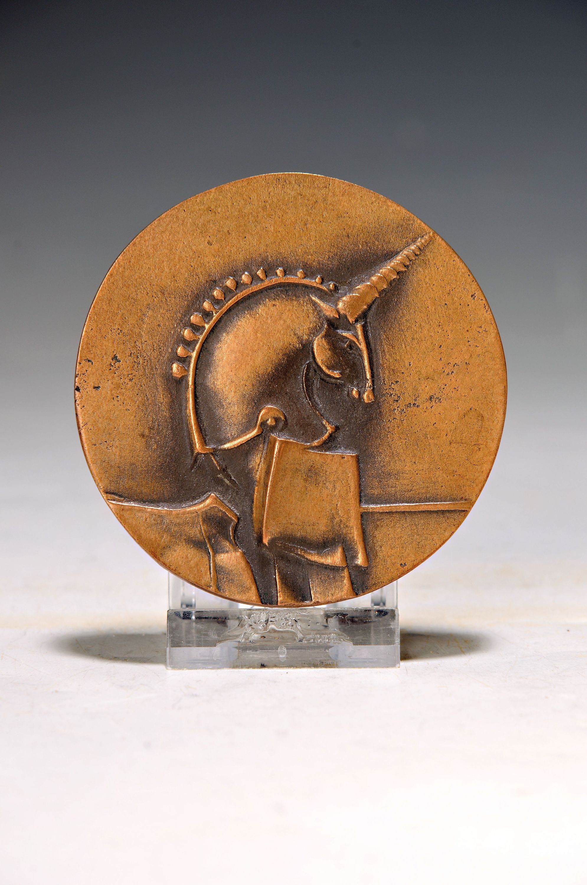 Image 26980760 - Gernot Rumpf, 1941-2025, Bronzemedaille, Einhorn und Lindenblatt, monogrammiert, D. 4,5 ...