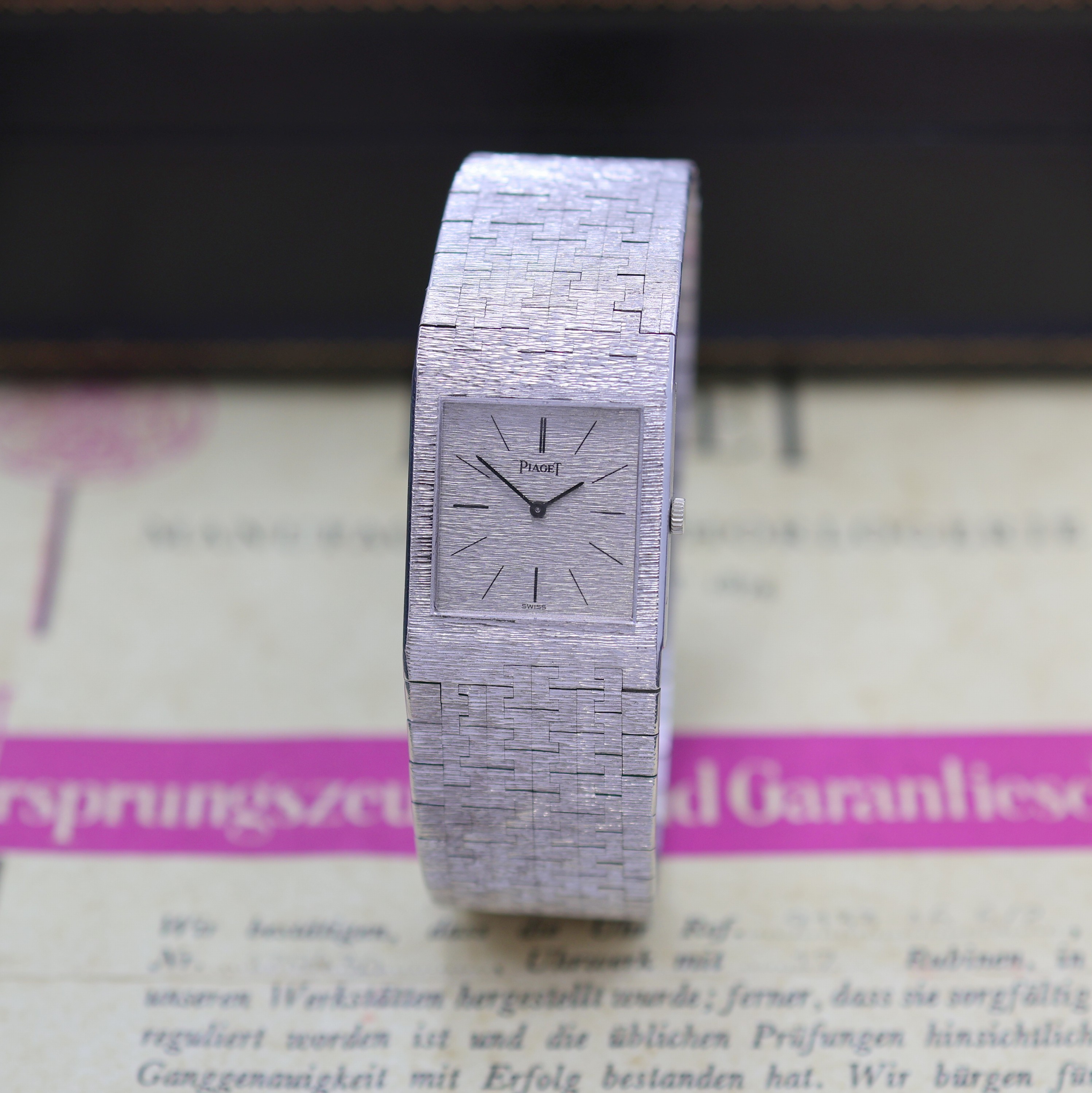 PIAGET Armbanduhr in WG 750/000 Referenz 9133A6 mit Box und Papieren, Schweiz verk. lt. beil. Garantieschein 12/1966, Handaufzug, orig. Goldband, ...