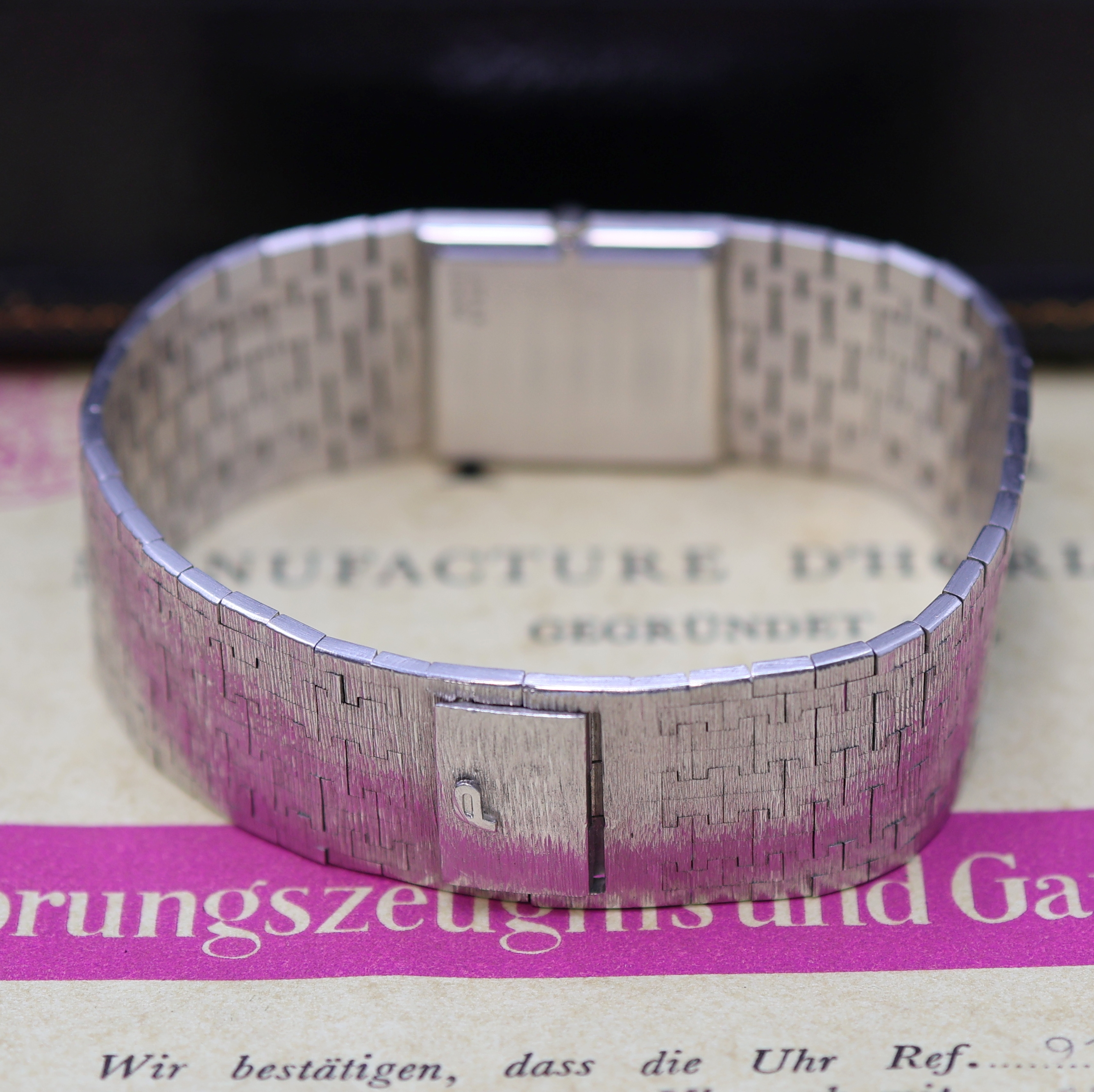 Detail b: PIAGET Armbanduhr in WG 750/000 Referenz 9133A6 mit Box und Papieren, Schweiz verk. lt. beil. Garantieschein 12/1966, Handaufzug, orig. Goldband, ...