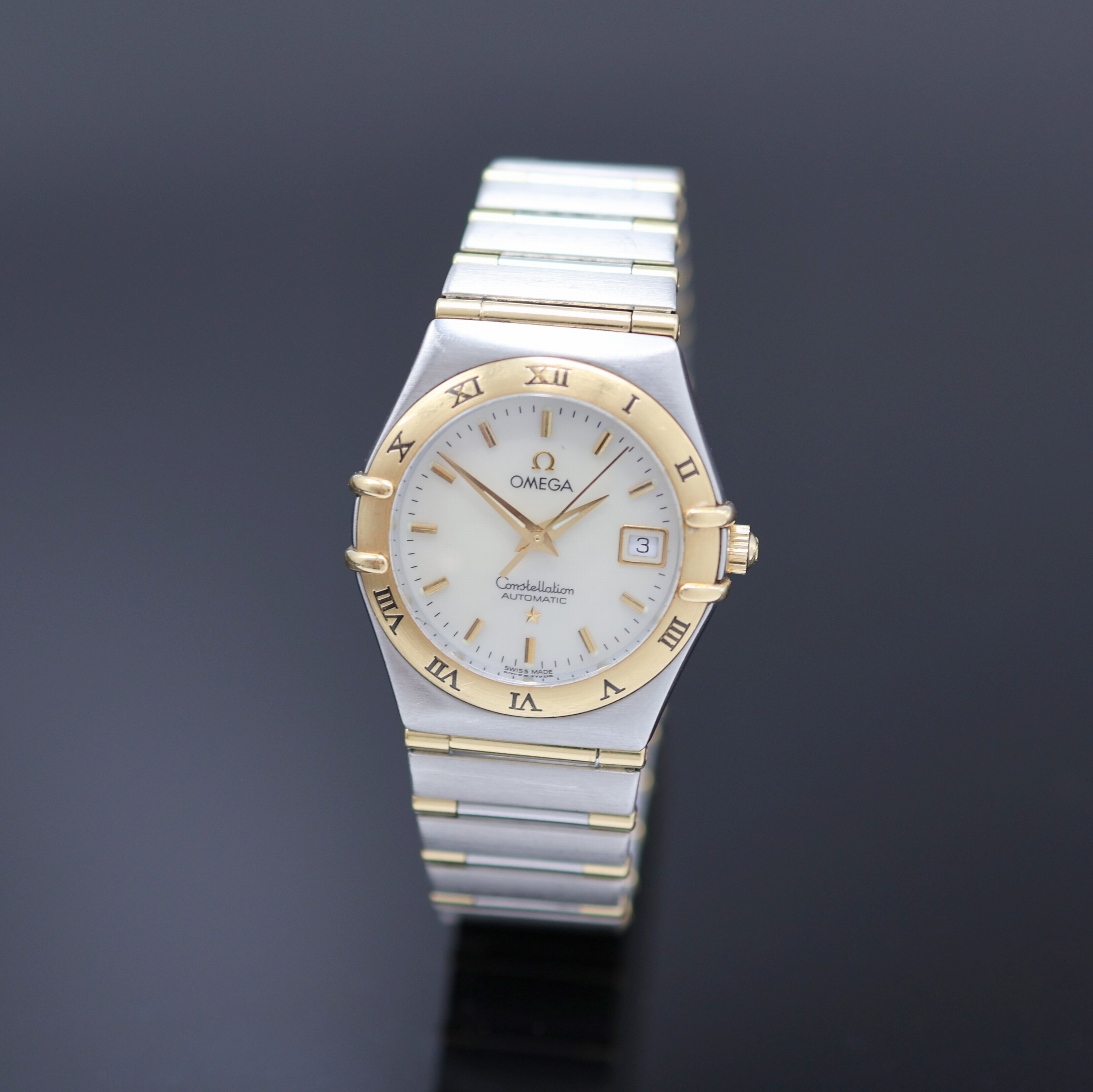 OMEGA Constellation Damenarmbanduhr in Stahl/Gold Referenz 766.1201, Schweiz um 2000, Automatik, Boden aufgedr., orig. Gliederband m. Faltschl., ...