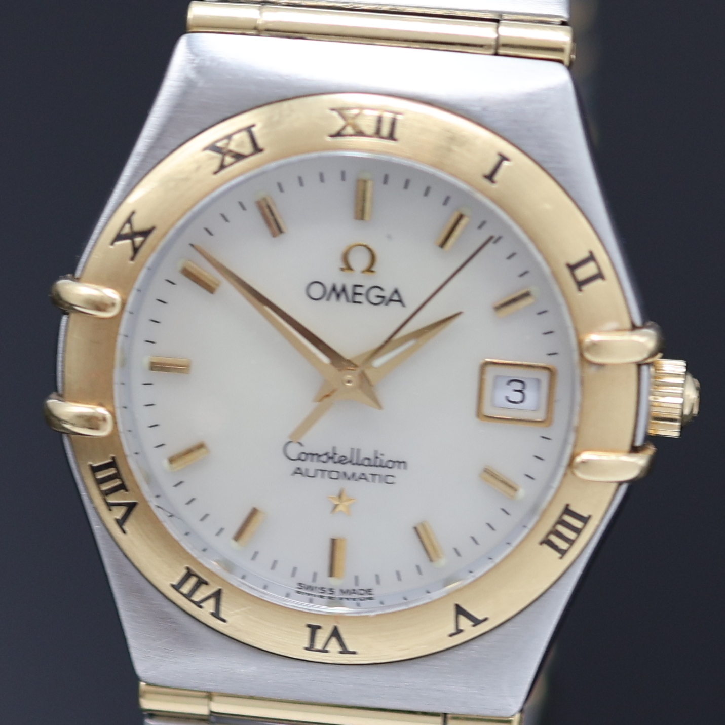 Detail a: OMEGA Constellation Damenarmbanduhr in Stahl/Gold Referenz 766.1201, Schweiz um 2000, Automatik, Boden aufgedr., orig. Gliederband m. Faltschl., ...