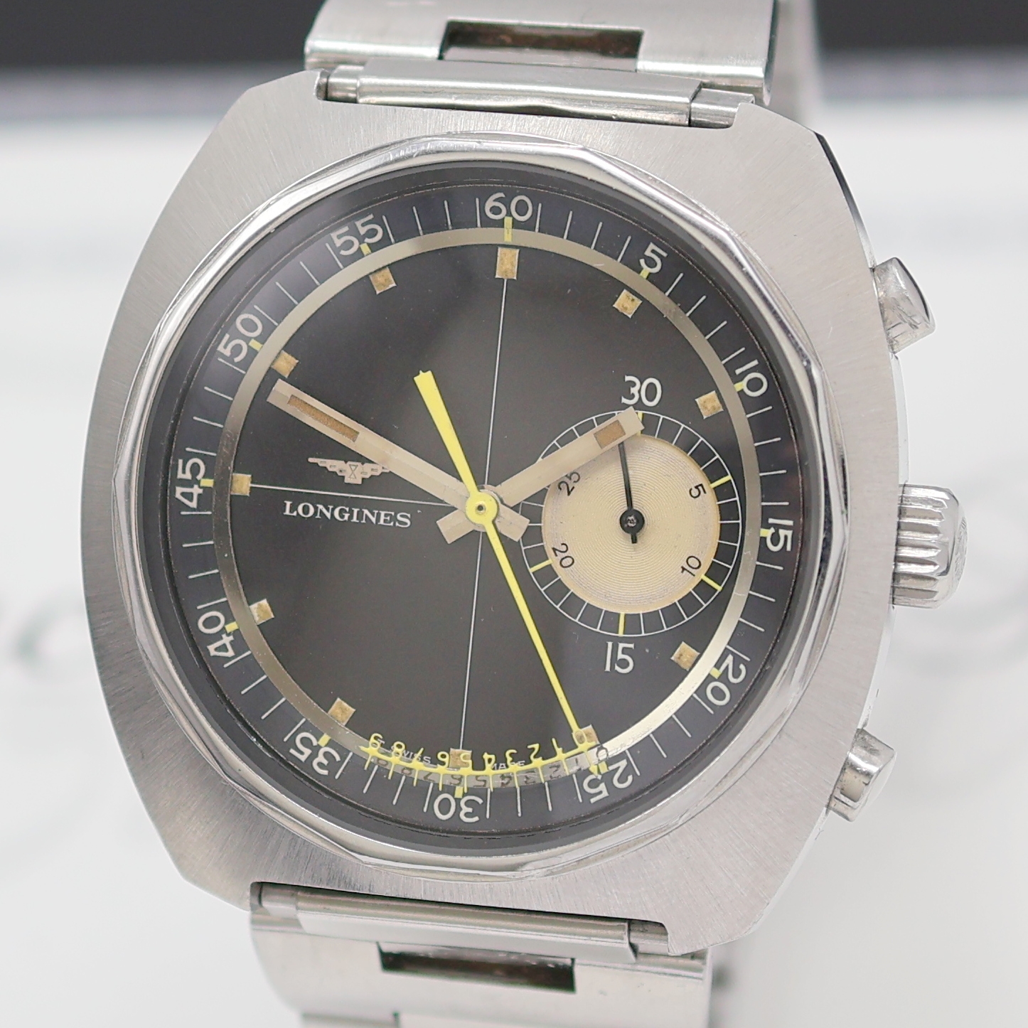 Detail a: LONGINES Taucher-Chronograph Kaliber 538 mit Flyback in Stahl Referenz 8225, Schweiz lt. beil. Stammbuchauszug 1969 gefertigt, großes verschr. Geh., ...