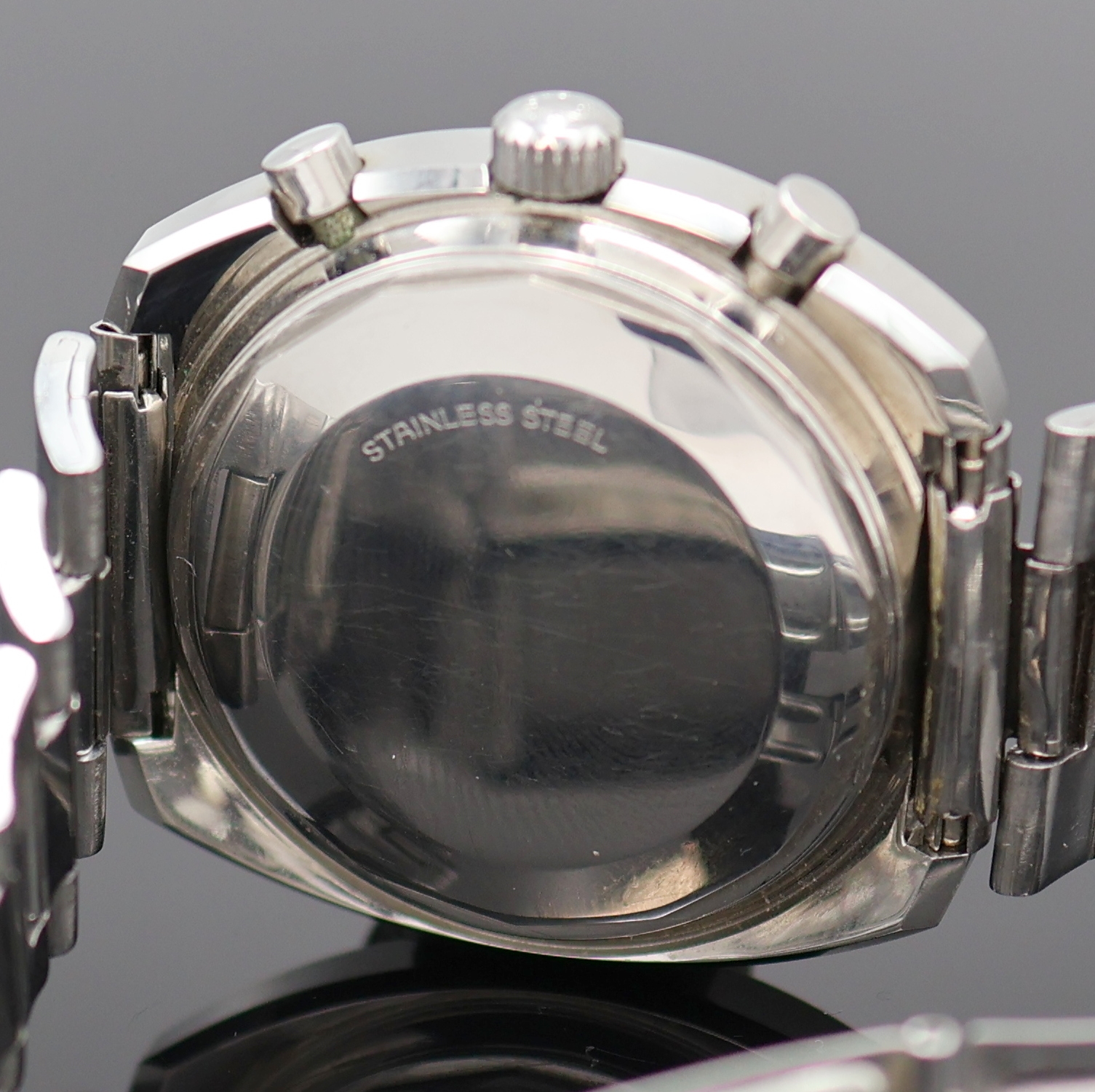 Detail e: LONGINES Taucher-Chronograph Kaliber 538 mit Flyback in Stahl Referenz 8225, Schweiz lt. beil. Stammbuchauszug 1969 gefertigt, großes verschr. Geh., ...