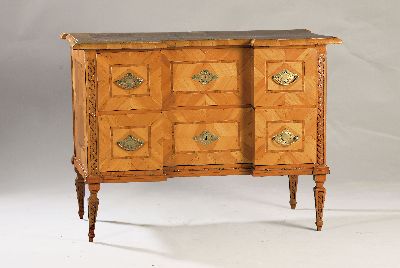 Image Louis-Seize Kommode, um 1780, Kirschbaumfurnier, mit feinen Bandeinlagen aus Pflaume und ...