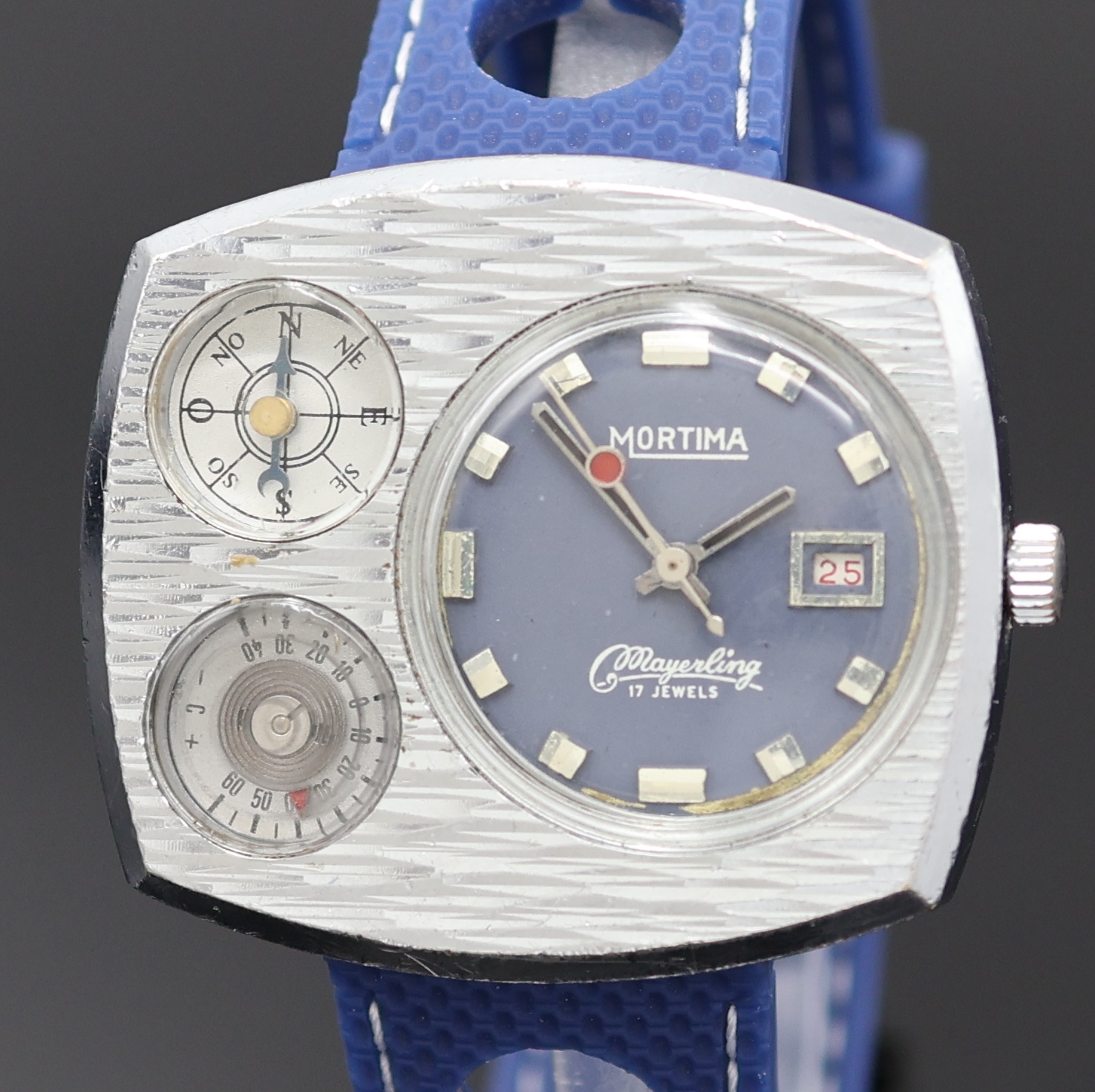 Detail a: MORTIMA Meyerling Armbanduhr mit Kompass und Thermometer, Schweiz um 1970, Handaufzug, verchromtes Geh., Stahlboden verschr., neutr. Kautschukband m. ...