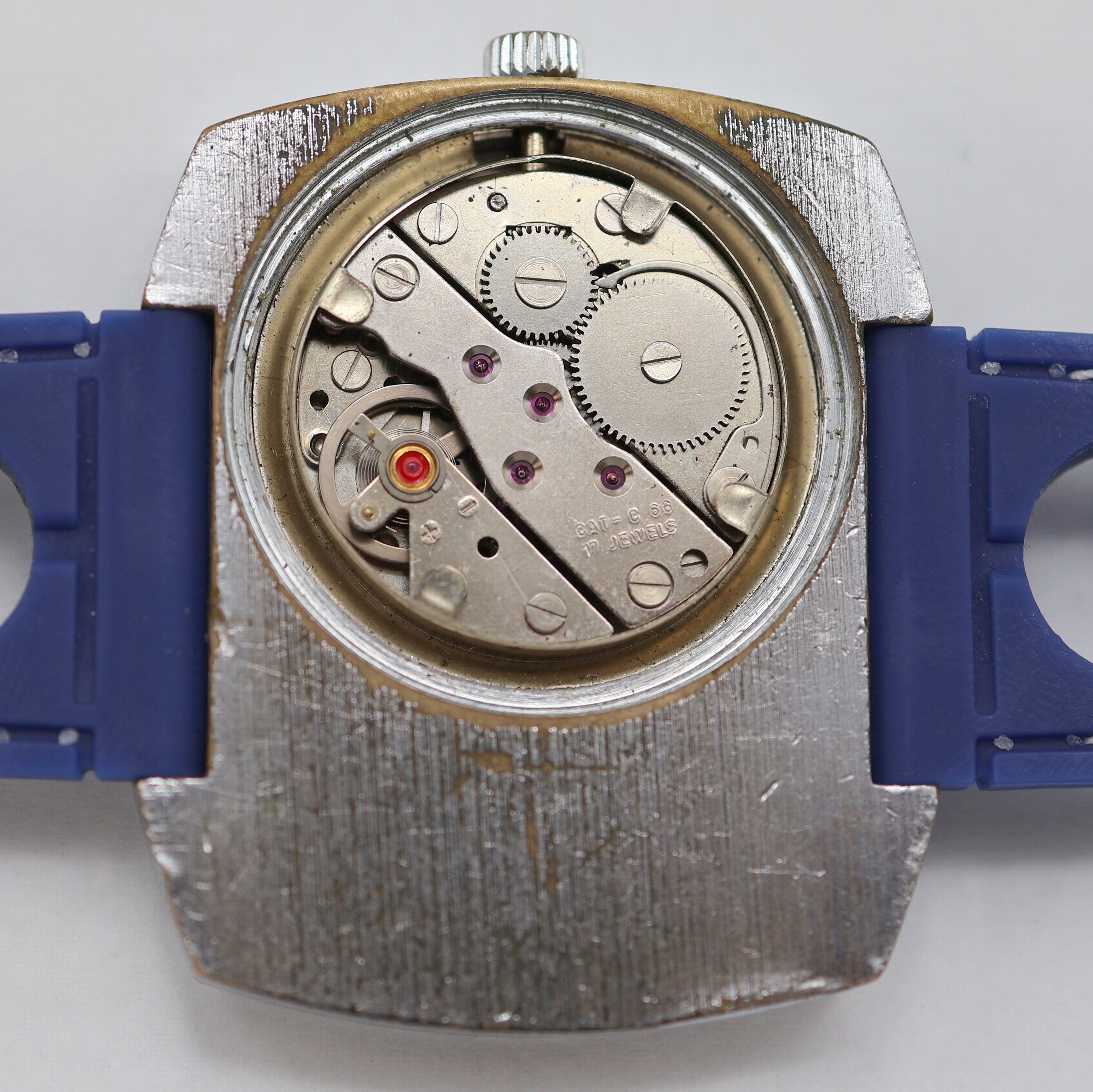 Detail g: MORTIMA Meyerling Armbanduhr mit Kompass und Thermometer, Schweiz um 1970, Handaufzug, verchromtes Geh., Stahlboden verschr., neutr. Kautschukband m. ...