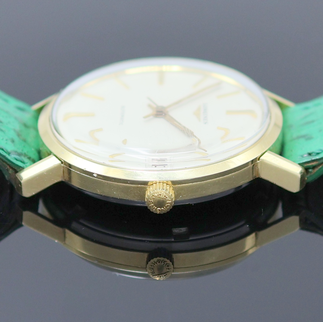 Detail d: LONGINES Flagship Armbanduhr Referenz 3318-7 in Stahl/Gold, Schweiz um 1967, Automatik, verschr. Geh., Boden m. email. Goldplakette (Email besch.), ...