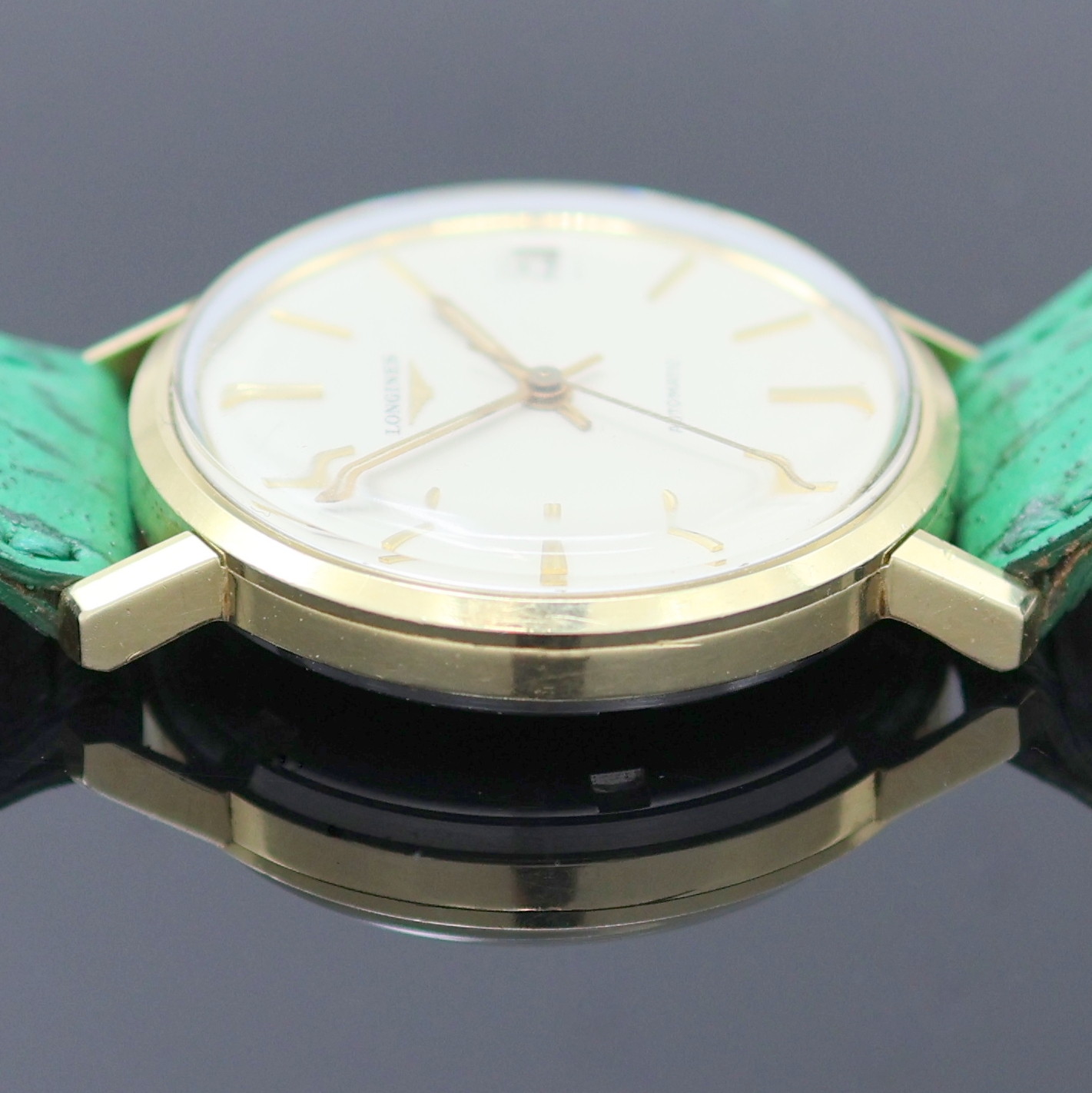 Detail e: LONGINES Flagship Armbanduhr Referenz 3318-7 in Stahl/Gold, Schweiz um 1967, Automatik, verschr. Geh., Boden m. email. Goldplakette (Email besch.), ...