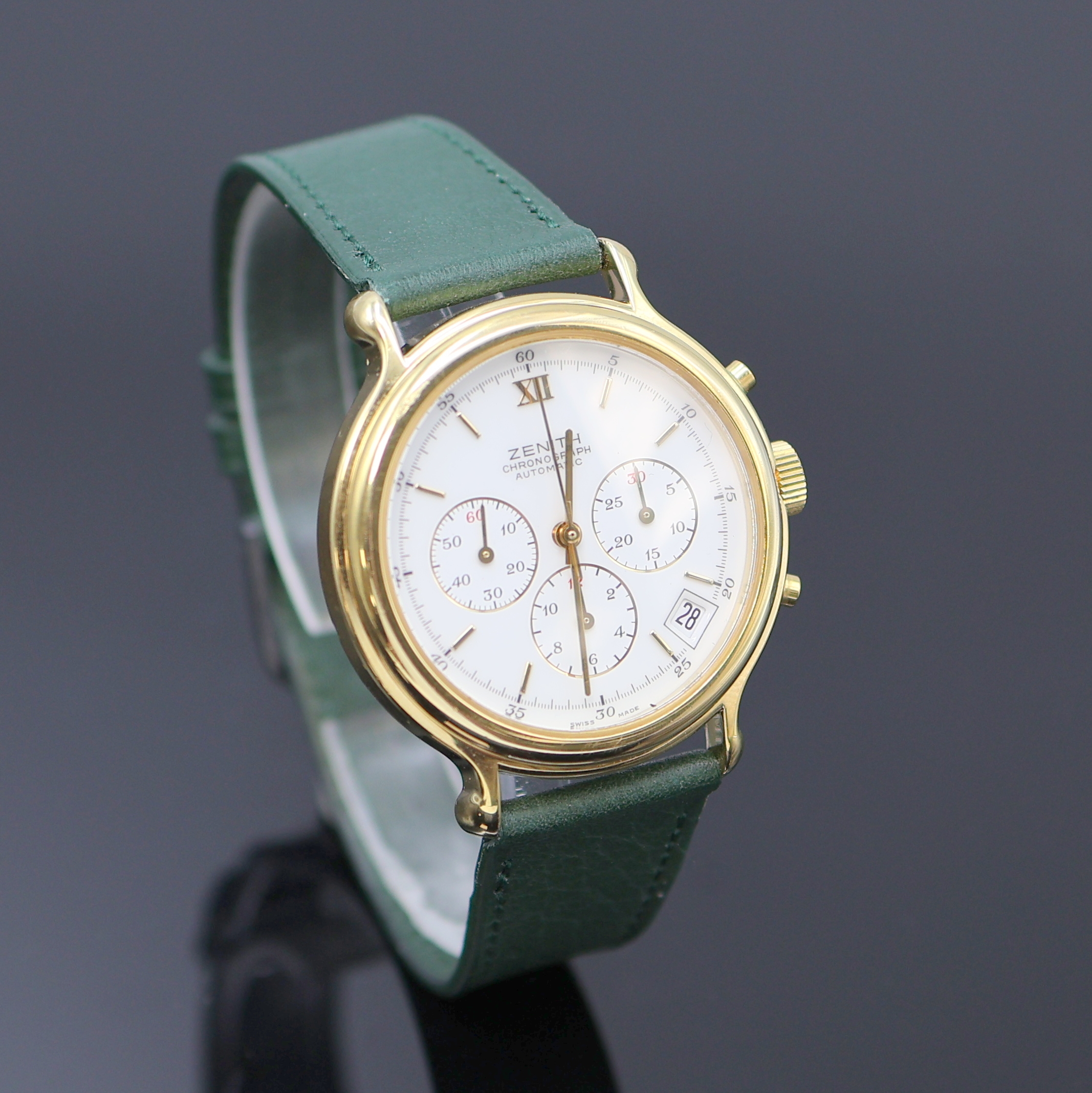 Detail b: ZENITH El Primero Armbandchronograph Referenz 20.0020.400, Schweiz um 1990, Automatik, verg., beids. vergl. Geh., weißes Zifferbl., gold. Indizes u. ...