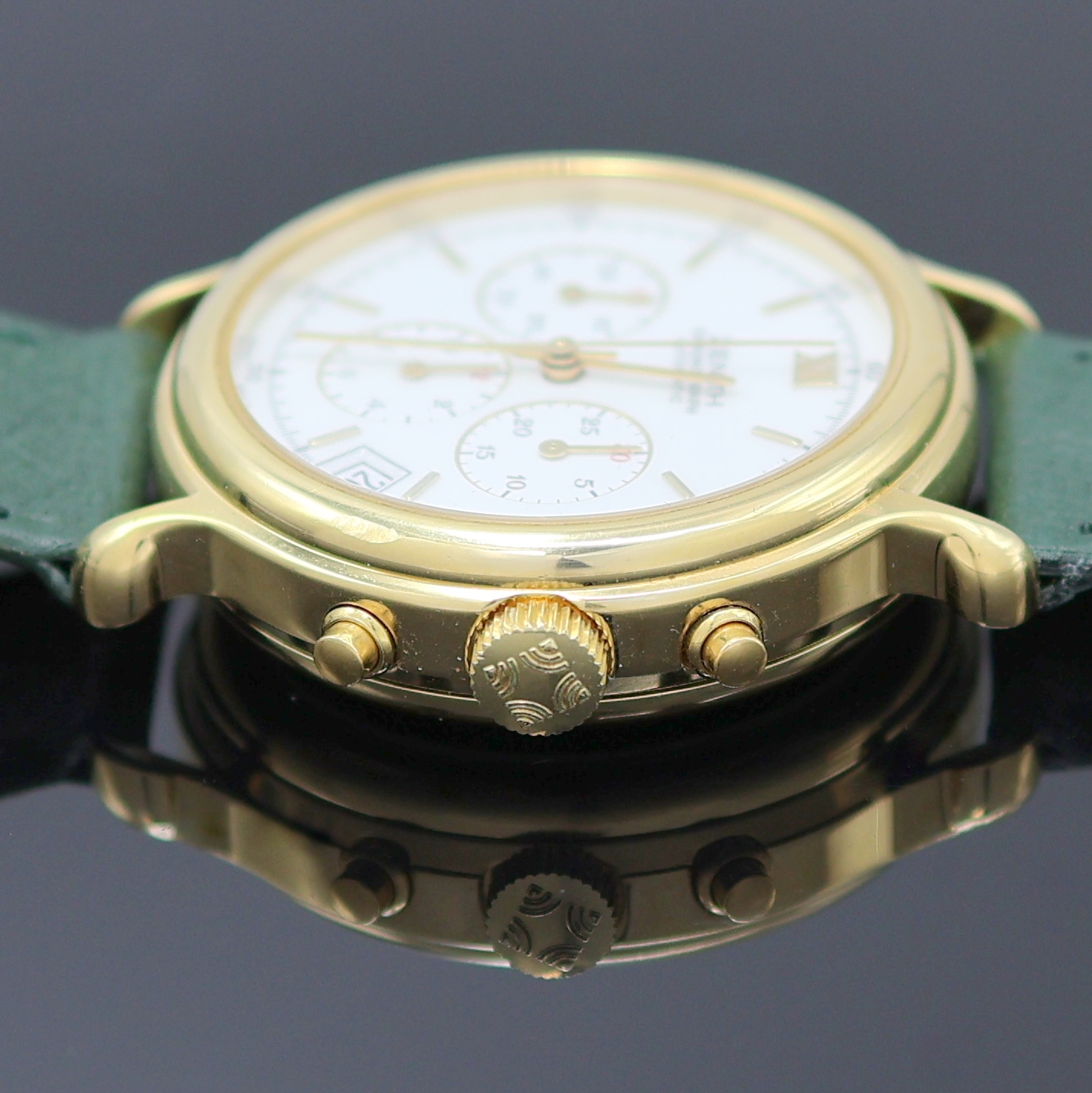 Detail d: ZENITH El Primero Armbandchronograph Referenz 20.0020.400, Schweiz um 1990, Automatik, verg., beids. vergl. Geh., weißes Zifferbl., gold. Indizes u. ...