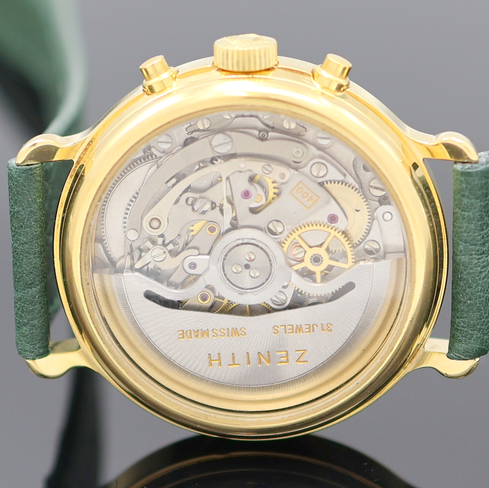 Detail e: ZENITH El Primero Armbandchronograph Referenz 20.0020.400, Schweiz um 1990, Automatik, verg., beids. vergl. Geh., weißes Zifferbl., gold. Indizes u. ...