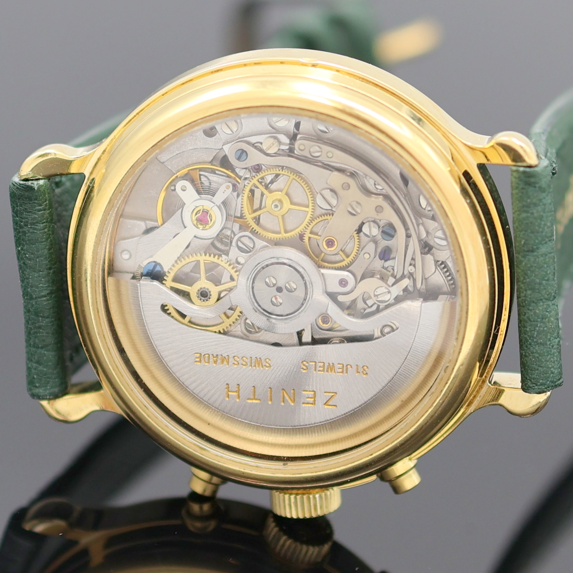 Detail f: ZENITH El Primero Armbandchronograph Referenz 20.0020.400, Schweiz um 1990, Automatik, verg., beids. vergl. Geh., weißes Zifferbl., gold. Indizes u. ...