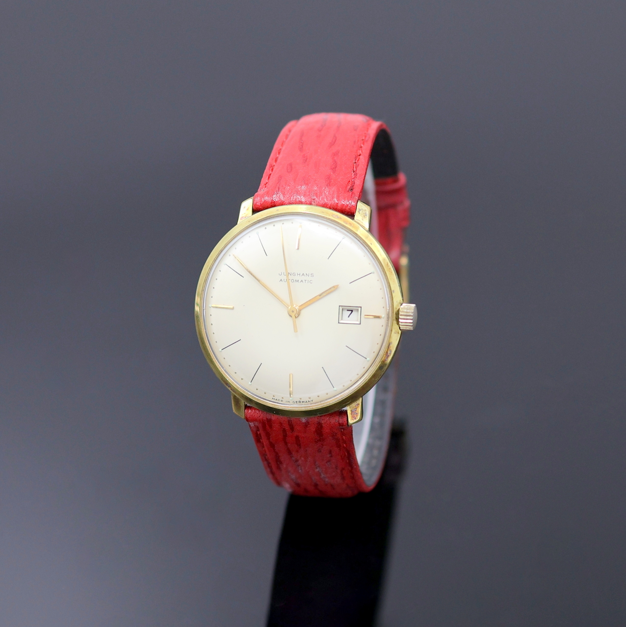 JUNGHANS Automatic Kaliber 83E Armbanduhr im vergoldeten Gehäuse, Deutschland um 1960, 2 -tlg. Geh. m. aufgedr. Stahlboden, schlichtes, silb. ...