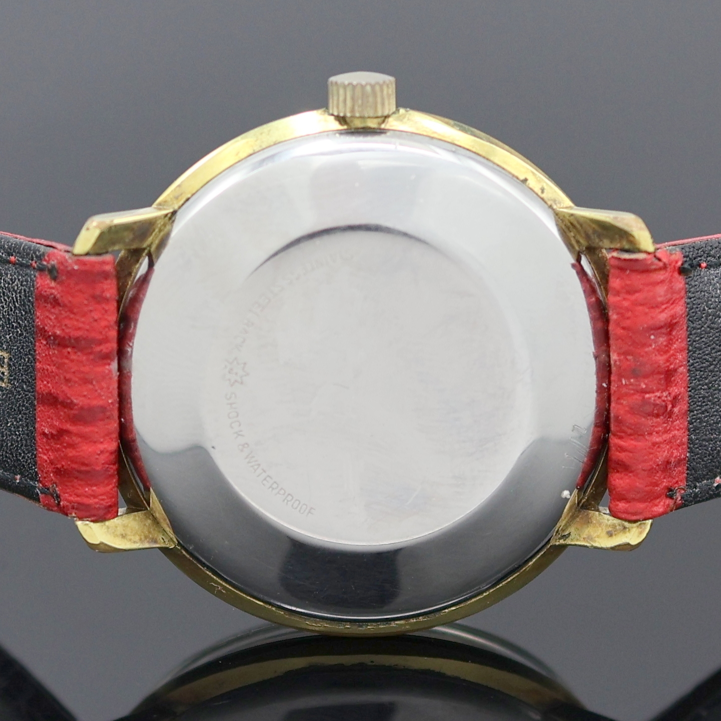 Detail e: JUNGHANS Automatic Kaliber 83E Armbanduhr im vergoldeten Gehäuse, Deutschland um 1960, 2 -tlg. Geh. m. aufgedr. Stahlboden, schlichtes, silb. ...