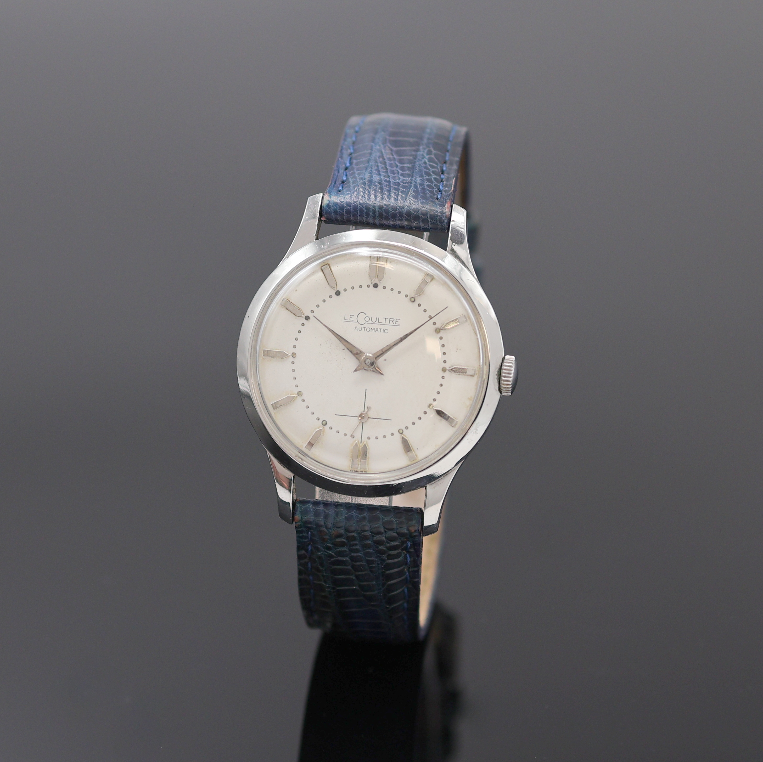 LeCoultre Armbanduhr in Stahl Referenz E 326, Schweiz um 1950, Hammerautomatik, 2-tlg. Geh., Boden verschr., silb. Zifferbl. pat., silb. Indizes u. ...
