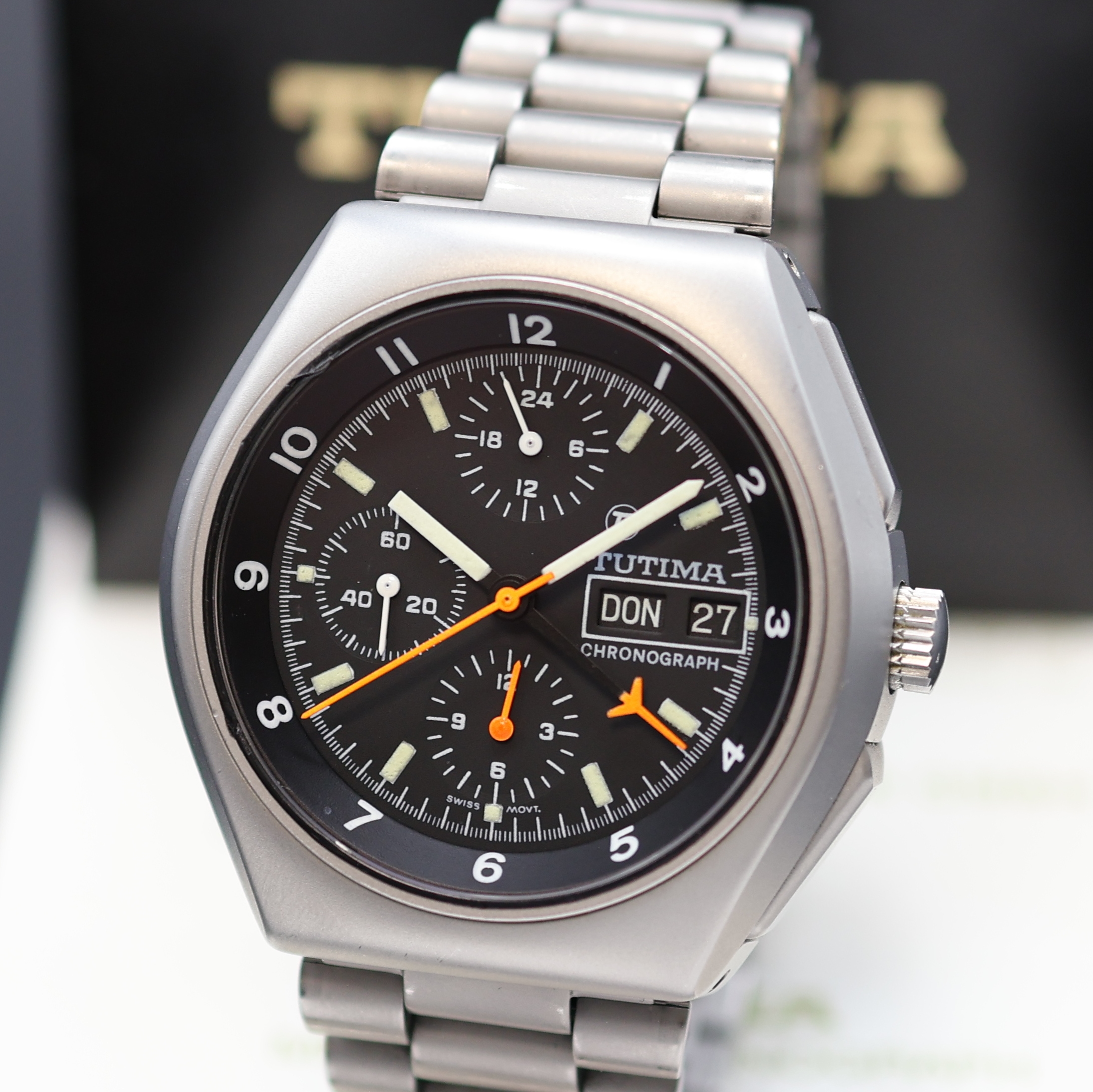 Detail a: TUTIMA Military Chronograph in Stahl/ Stahlband, Schweiz/Deutschland um 1995, Automatik, matt. Geh., Boden u. Krone verschr., Saphirglas, matt. ...