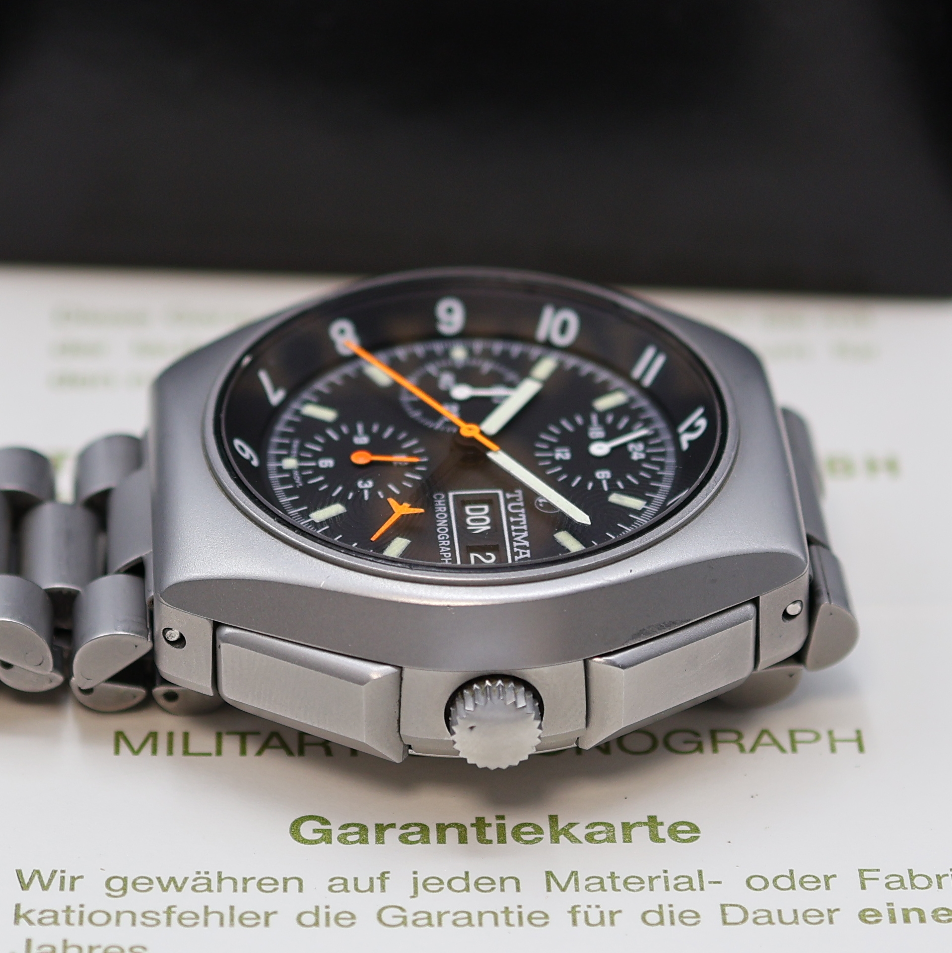Detail b: TUTIMA Military Chronograph in Stahl/ Stahlband, Schweiz/Deutschland um 1995, Automatik, matt. Geh., Boden u. Krone verschr., Saphirglas, matt. ...