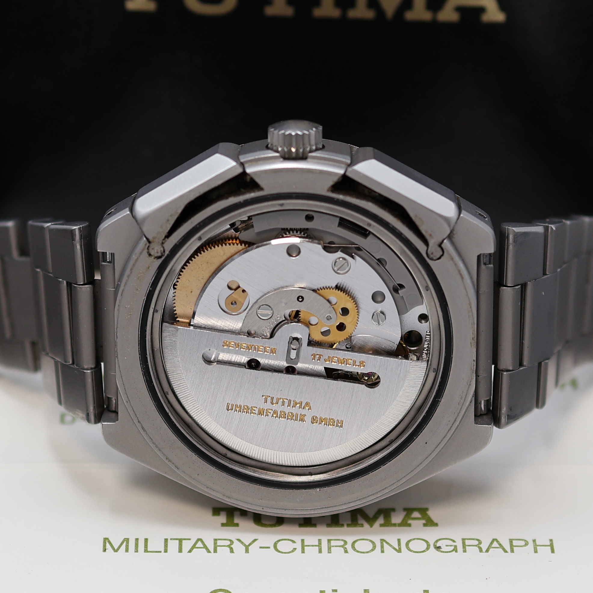 Detail d: TUTIMA Military Chronograph in Stahl/ Stahlband, Schweiz/Deutschland um 1995, Automatik, matt. Geh., Boden u. Krone verschr., Saphirglas, matt. ...