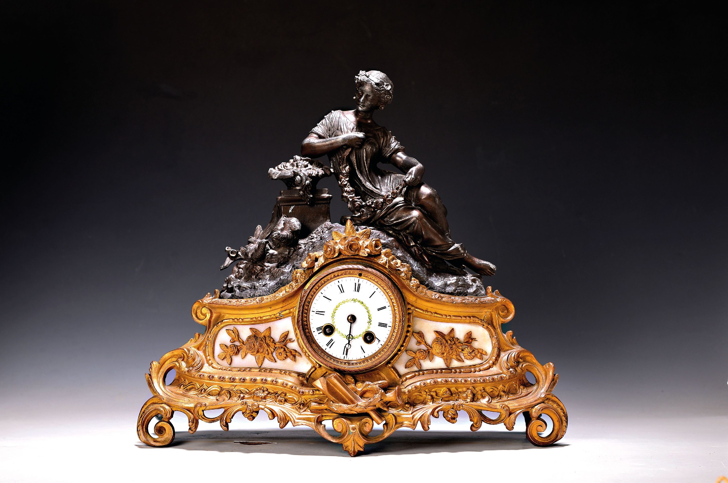 Image 26981582 - Pendule, Frankreich, um 1900, Sockel verzierter Messingguss mit Alabastereinlagen, ...