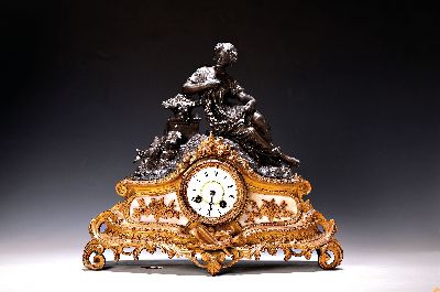 Image Pendule, Frankreich, um 1900, Sockel verzierter Messingguss mit Alabastereinlagen, ...