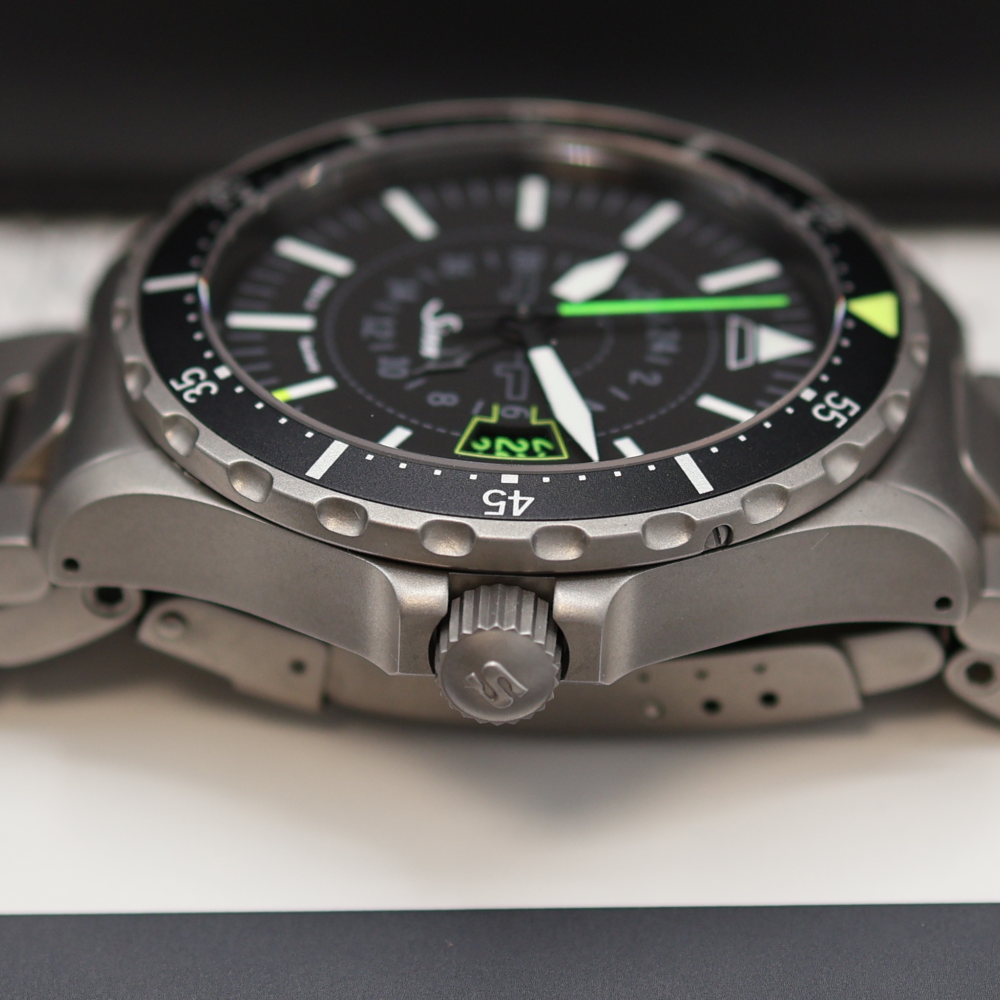 Detail c: SINN 857 UTC auf 320 Stück limitierte Herrenarmbanduhr 25 Jahre Airbus A320, Deutschland verk. lt. beil. Pap. 04/2016, Automatik, Edelstahlgeh. ...