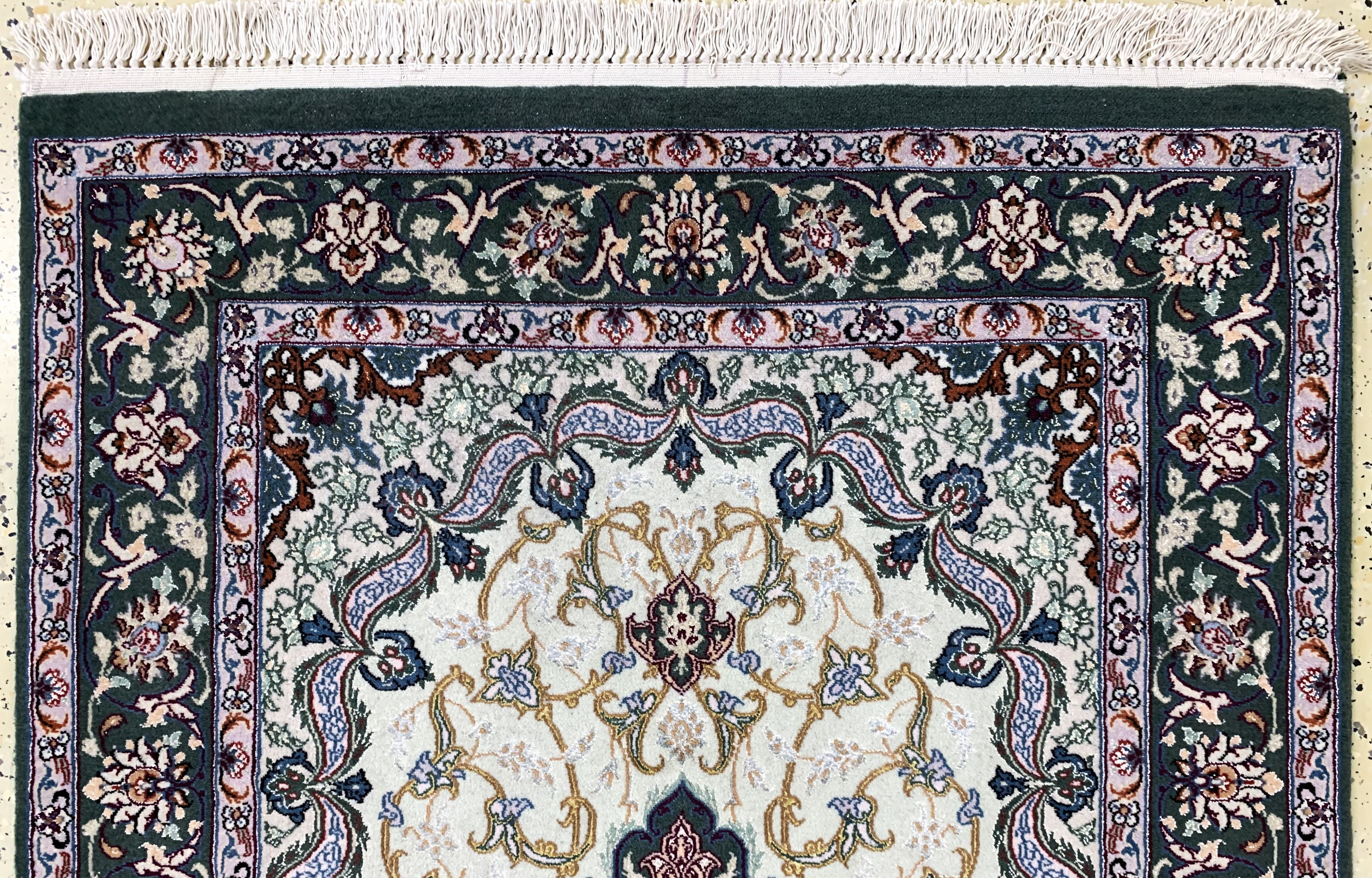 Detail a: Esfahan fein sign., Persien, Mitte 20.Jhd.,Korkwolle mit und auf Seide, ca. 143 x 102 cm,nahezu neuwertig.