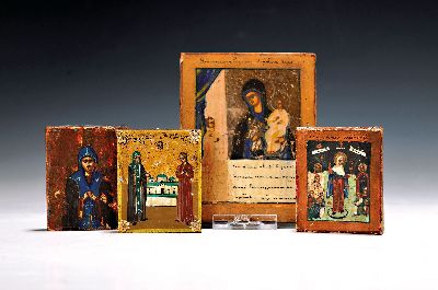 Image 26981948 - 4 kleine Reiseikonen, Russland, um 1880/1900, Tempera auf Holz, Gottesmutter Freude ...