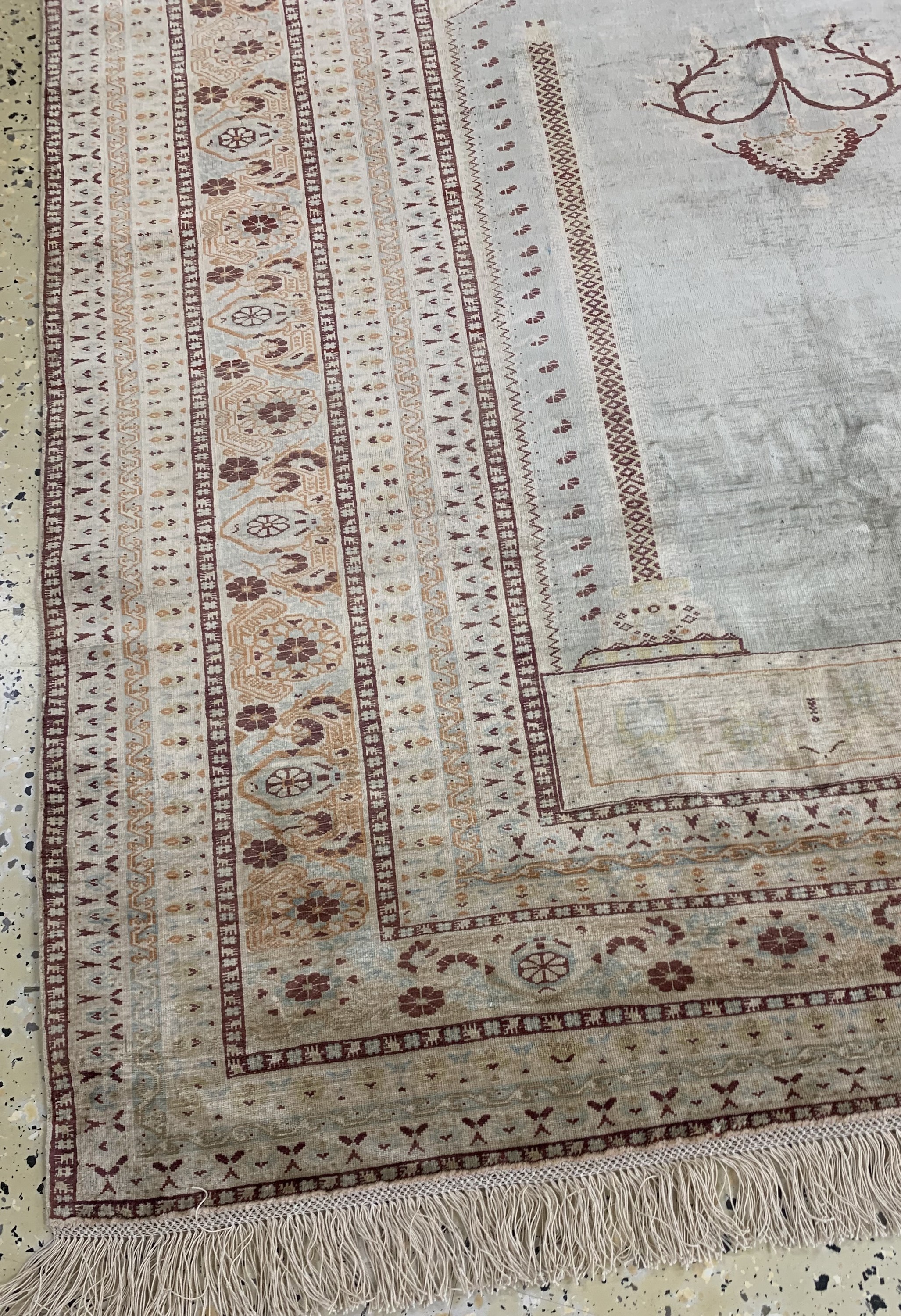 Detail b: Seiden Täbriz antik, Persien, 19.Jhd, reineNaturseide, ca. 165 x 120 cm, gereinigt, EHZ: 2, (Fransen erneuert).
