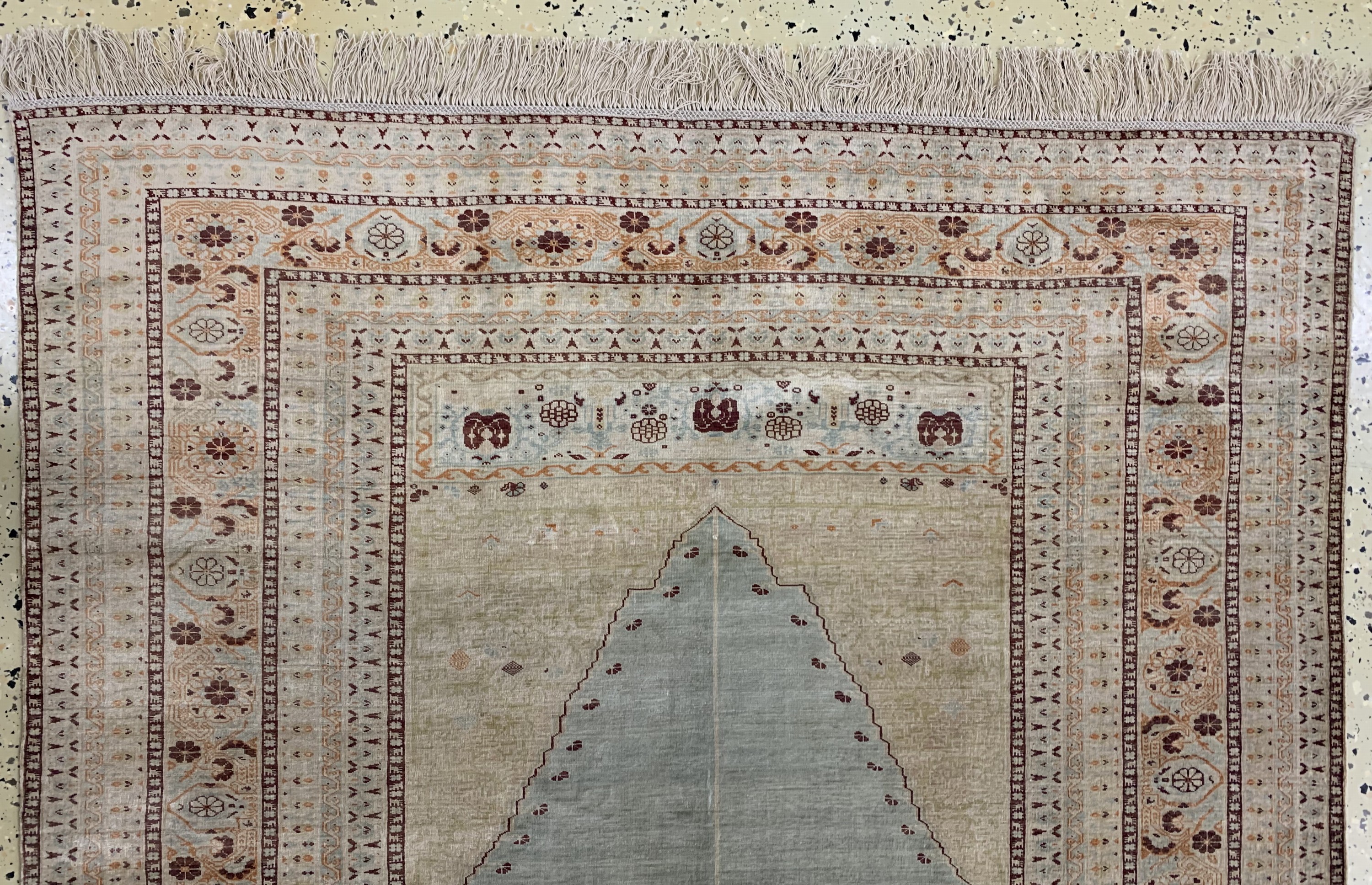Detail d: Seiden Täbriz antik, Persien, 19.Jhd, reineNaturseide, ca. 165 x 120 cm, gereinigt, EHZ: 2, (Fransen erneuert).